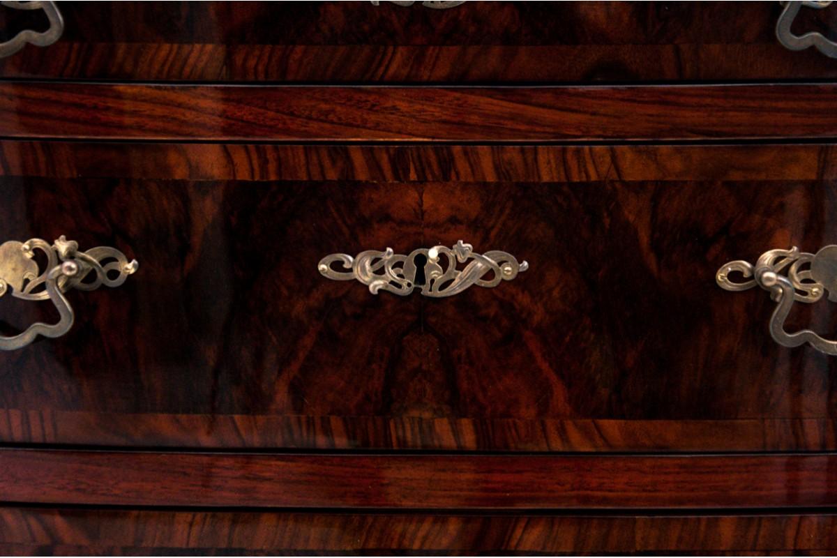 Walnut chest of drawers, Northern Europe, circa 1890. After renovation. 4