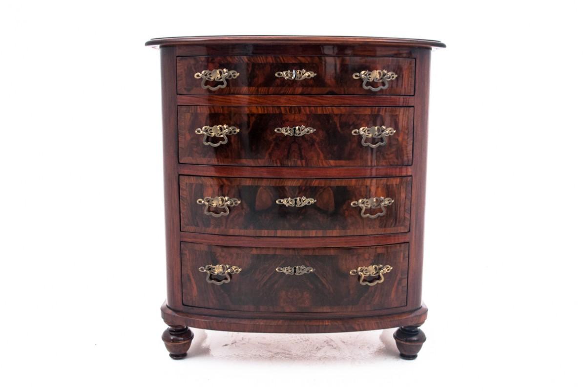 Walnut chest of drawers, Northern Europe, circa 1890. After renovation. 7