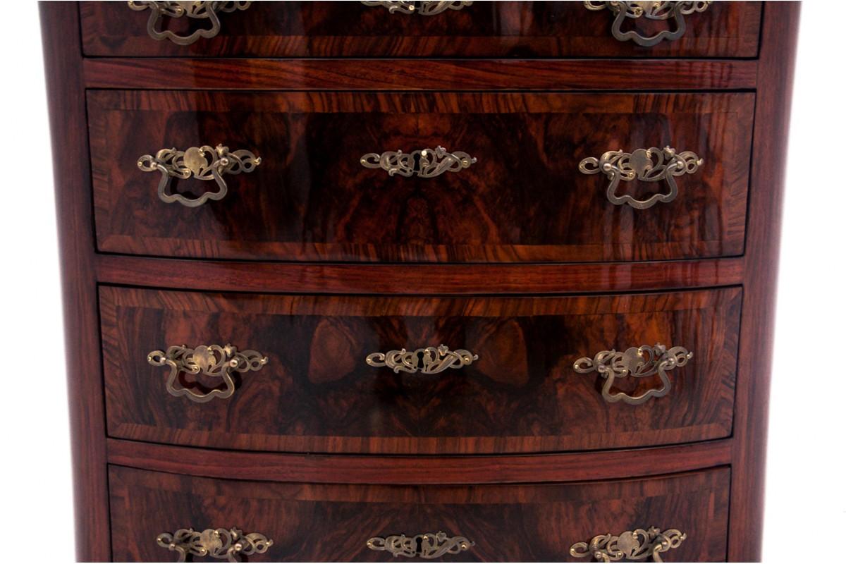 Walnut chest of drawers, Northern Europe, circa 1890. After renovation. 3