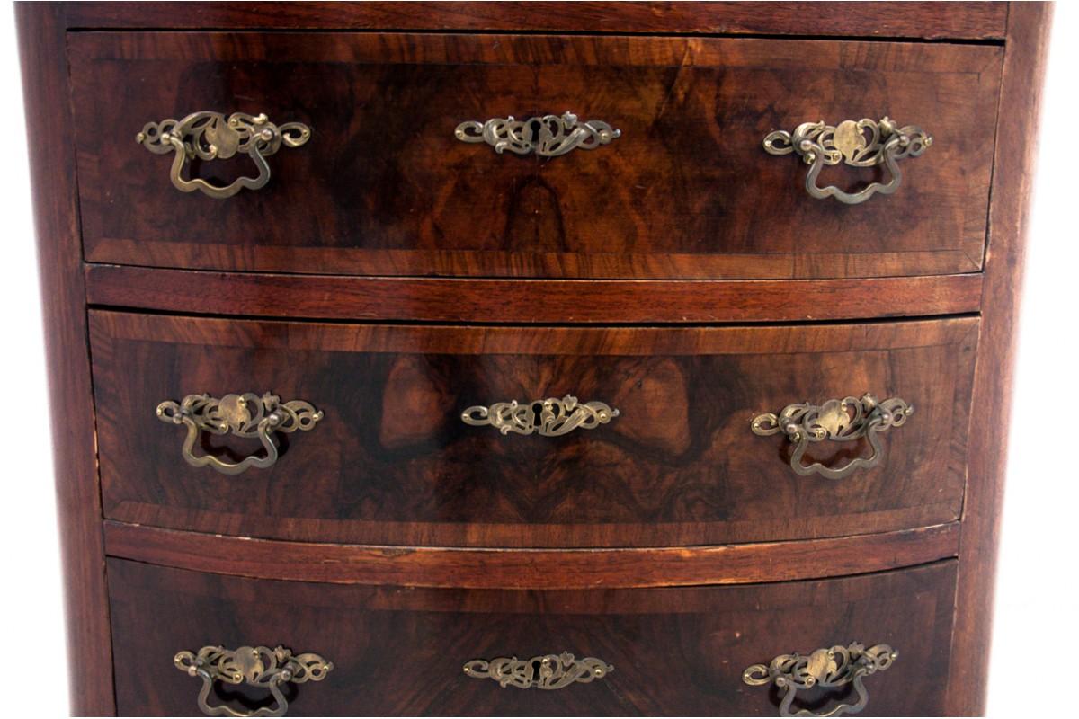Late 19th Century Walnut Chest of Drawers, Northern Europe, circa 1890