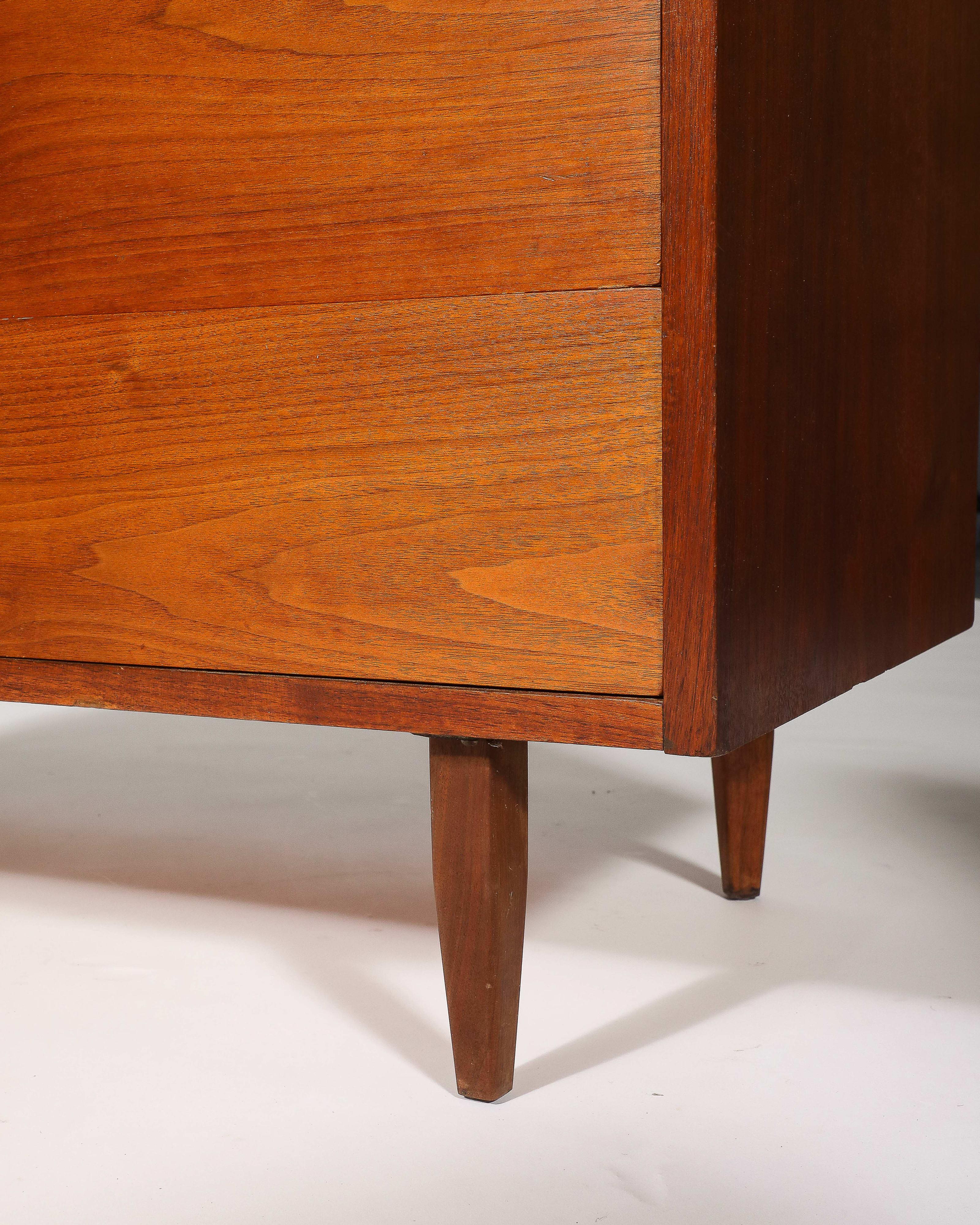 Kommode aus Nussbaumholz, Vereinigte Staaten, um 1950 im Angebot 6