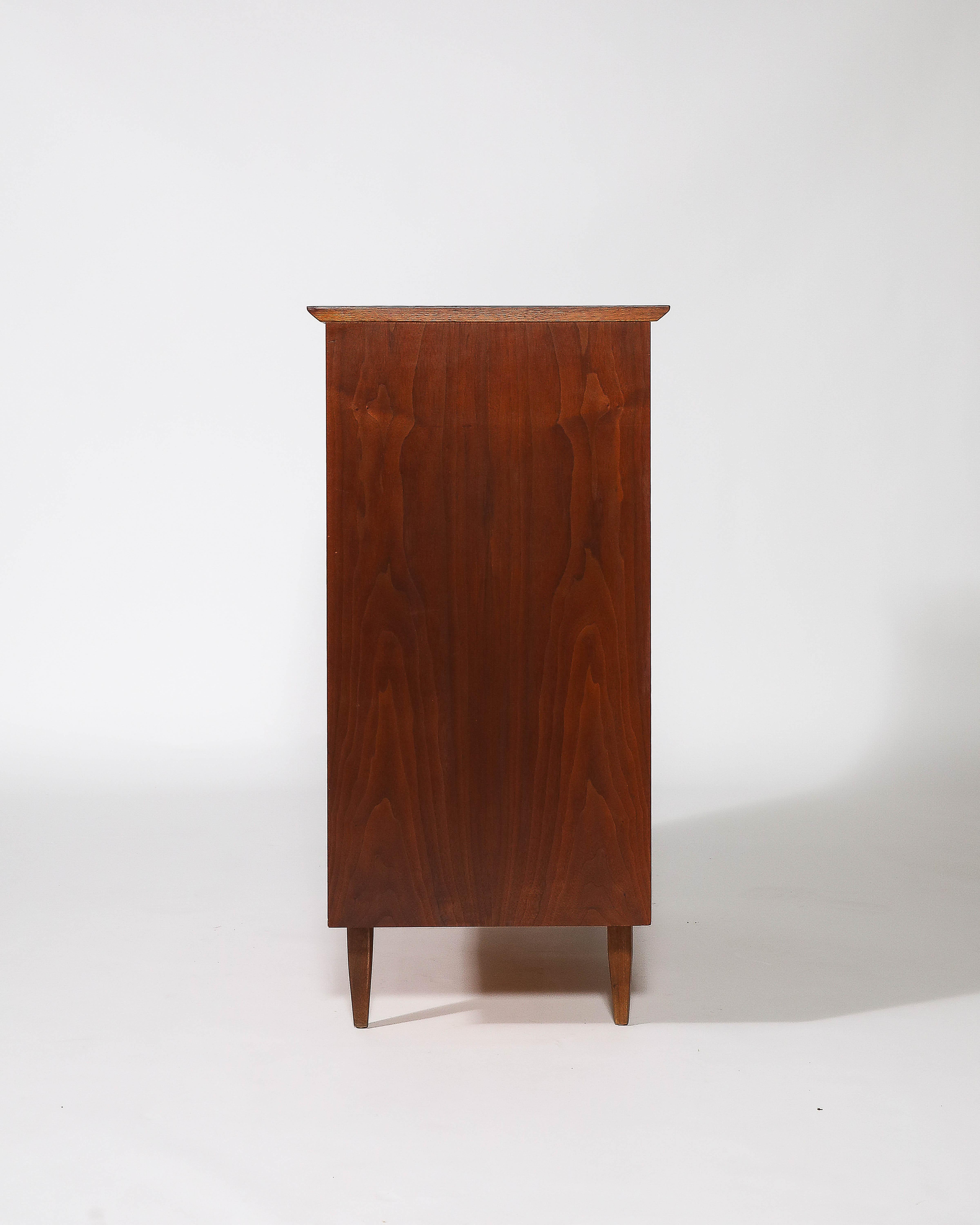 Kommode aus Nussbaumholz, Vereinigte Staaten, um 1950 im Angebot 9