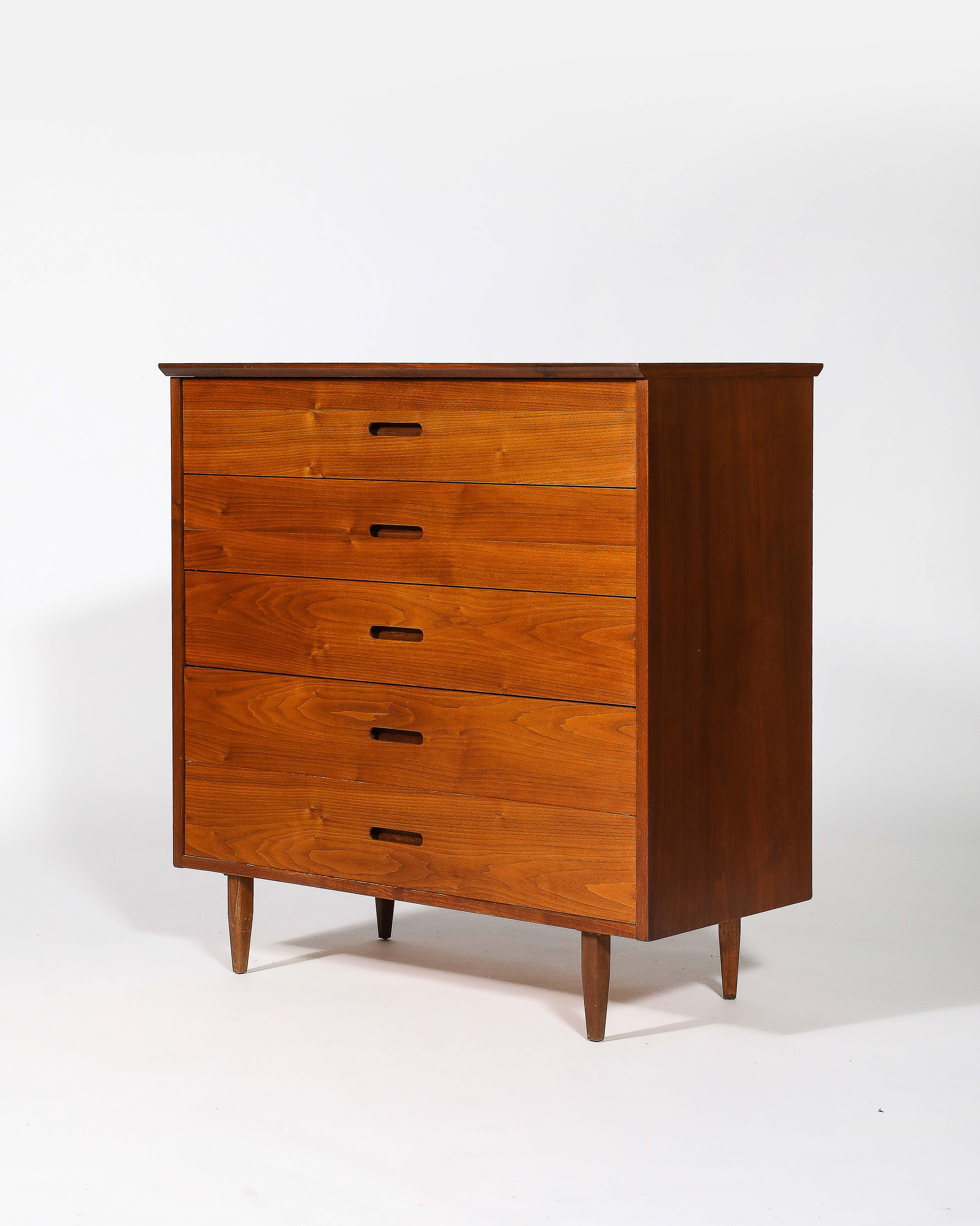 Kommode aus Nussbaumholz, Vereinigte Staaten, um 1950 (amerikanisch) im Angebot