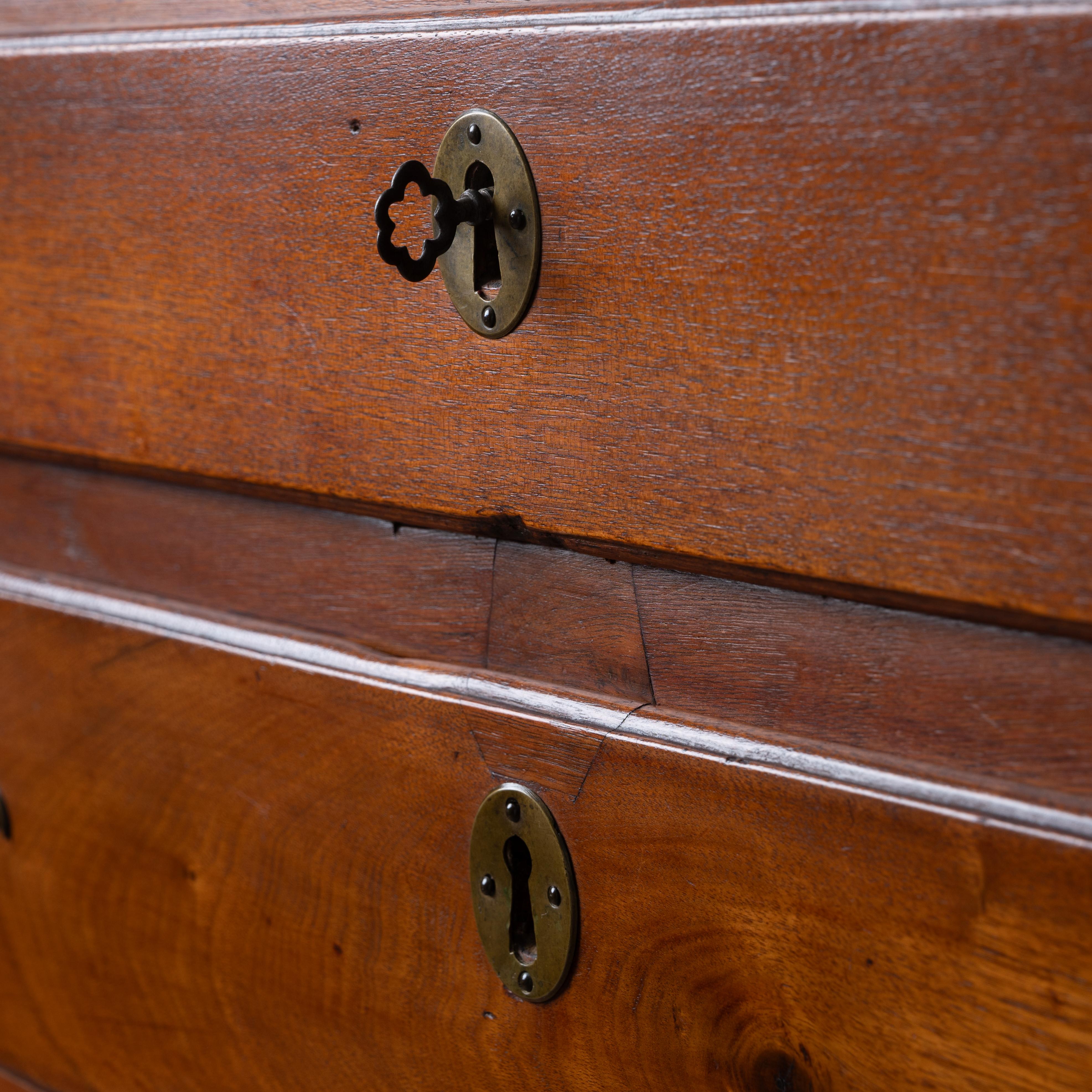 Chippendale-Truhe aus Nussbaum, Pennsylvania, 18. Jahrhundert im Angebot 6