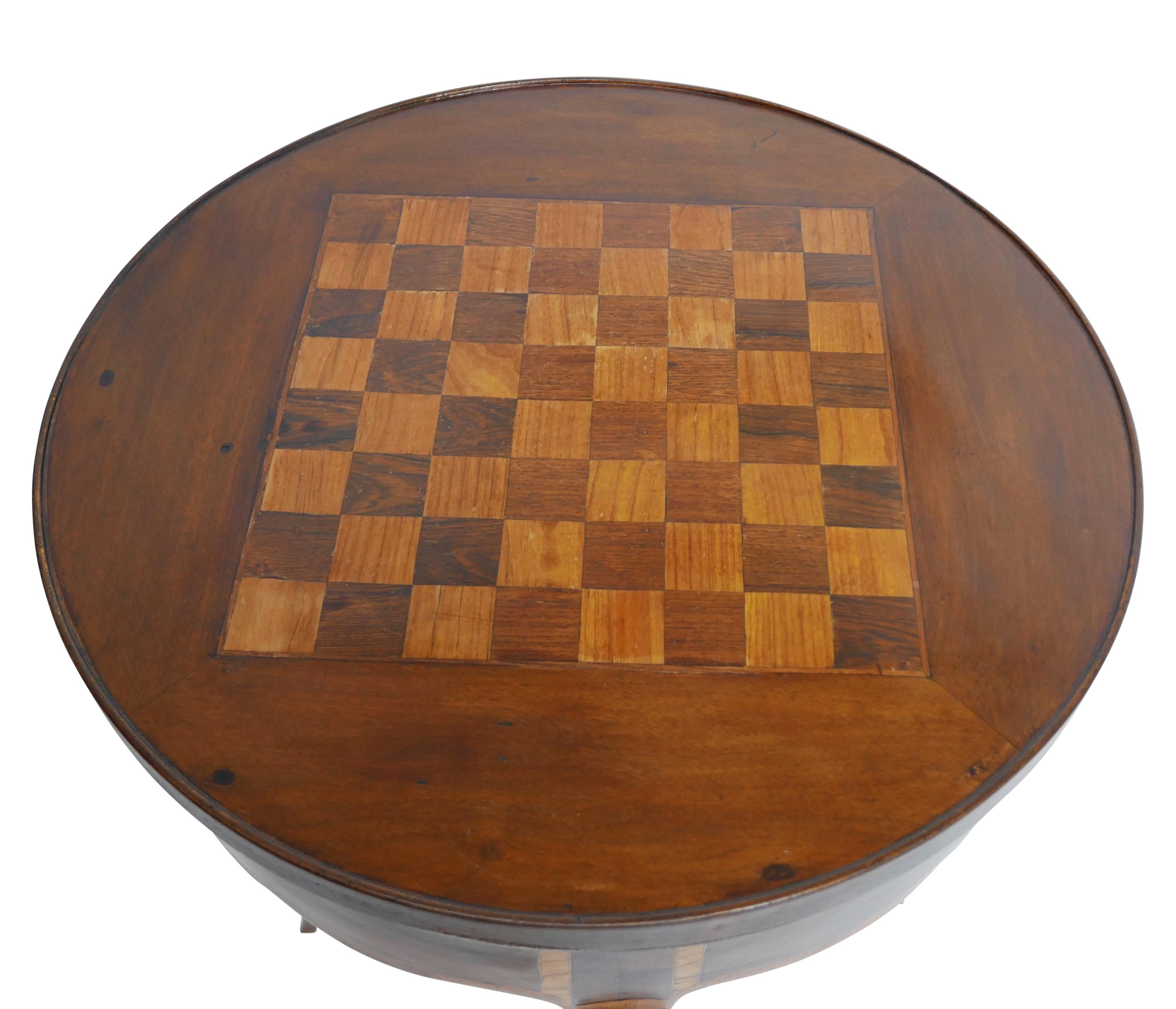 Walnut Circular Tric Trac Game Table with Fruitwood Inlay, Mid-19th Century 6