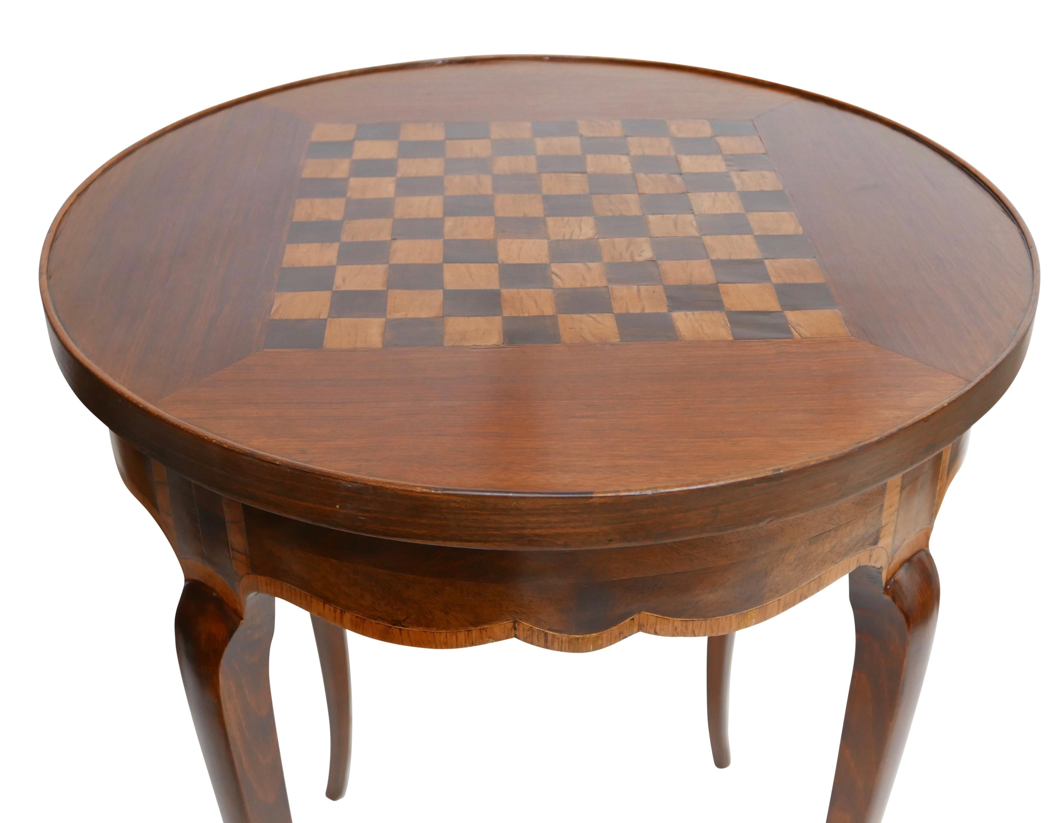 Walnut Circular Tric Trac Game Table with Fruitwood Inlay, Mid-19th Century In Good Condition In San Francisco, CA