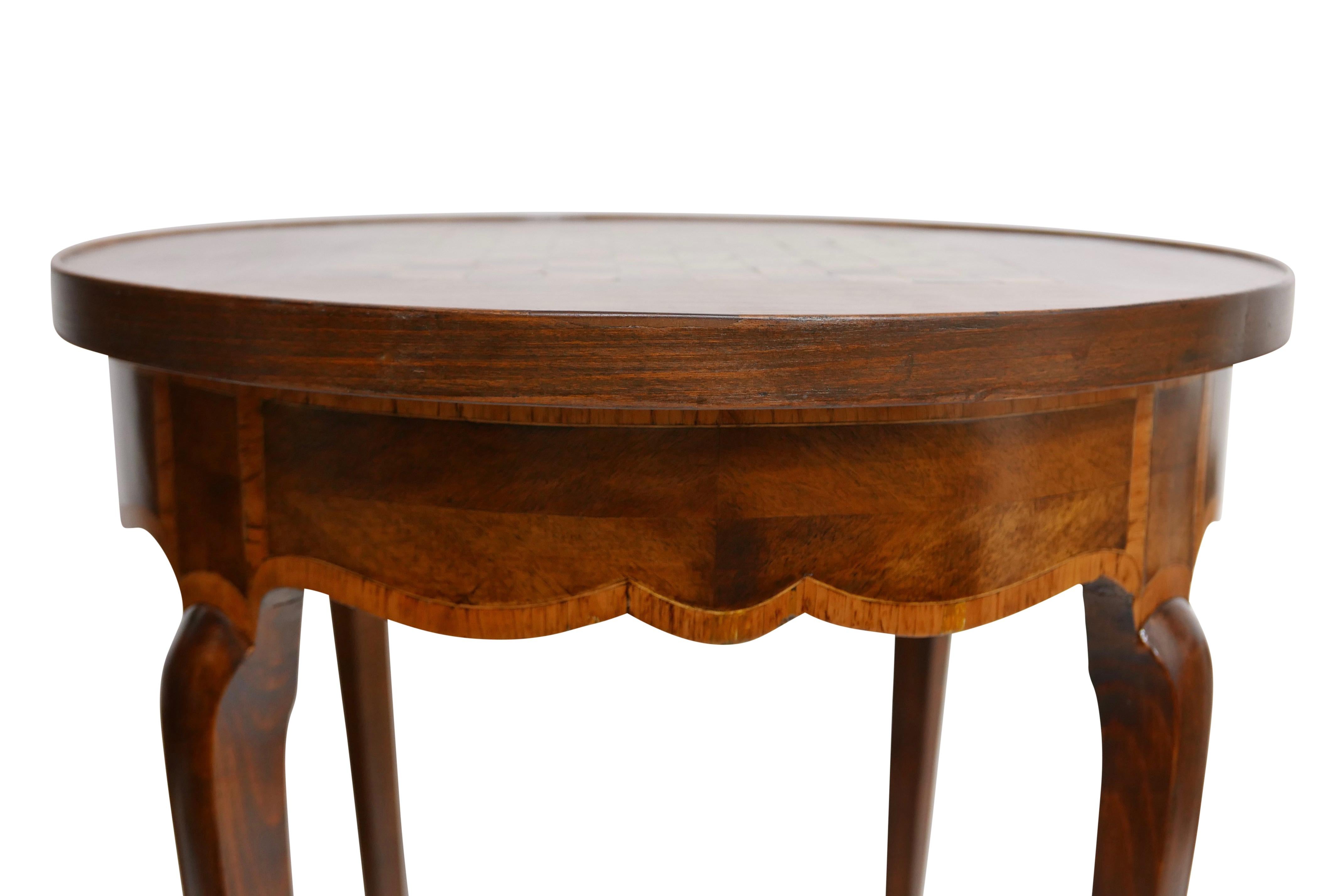 Walnut Circular Tric Trac Game Table with Fruitwood Inlay, Mid-19th Century 1
