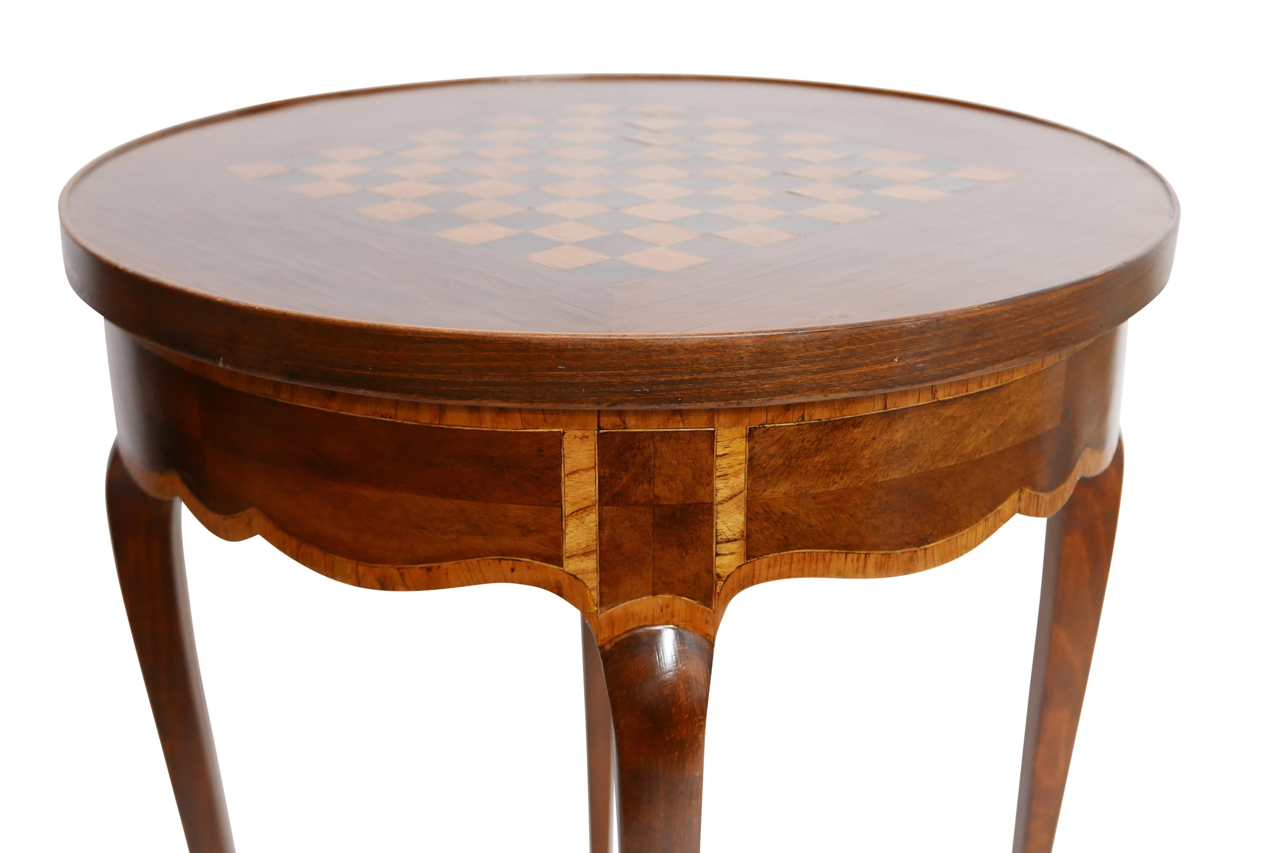 Walnut Circular Tric Trac Game Table with Fruitwood Inlay, Mid-19th Century 2