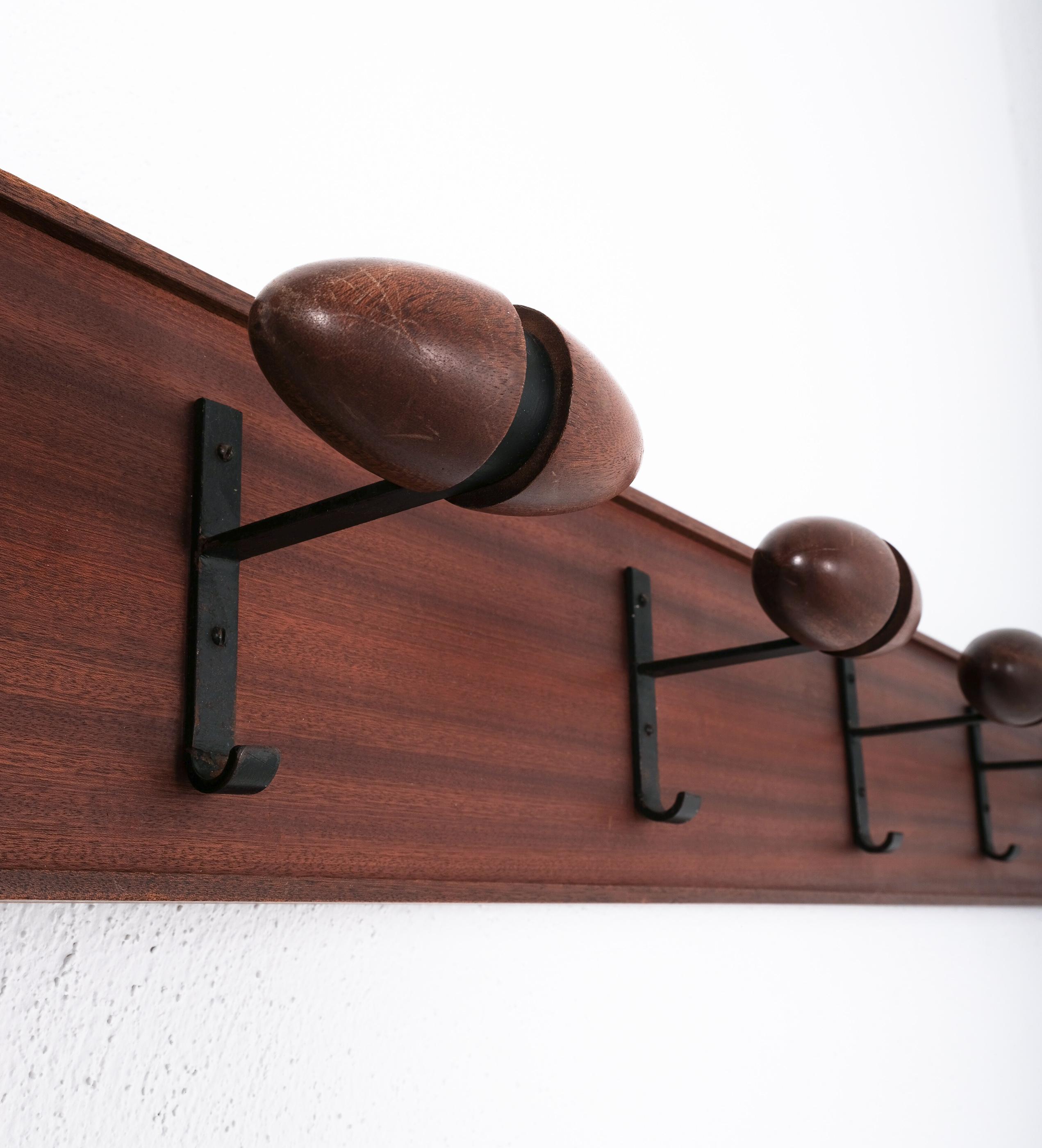 Walnut Coat Rack Iron Wood Mid-Century, Italy, 1950 In Good Condition For Sale In Vienna, AT