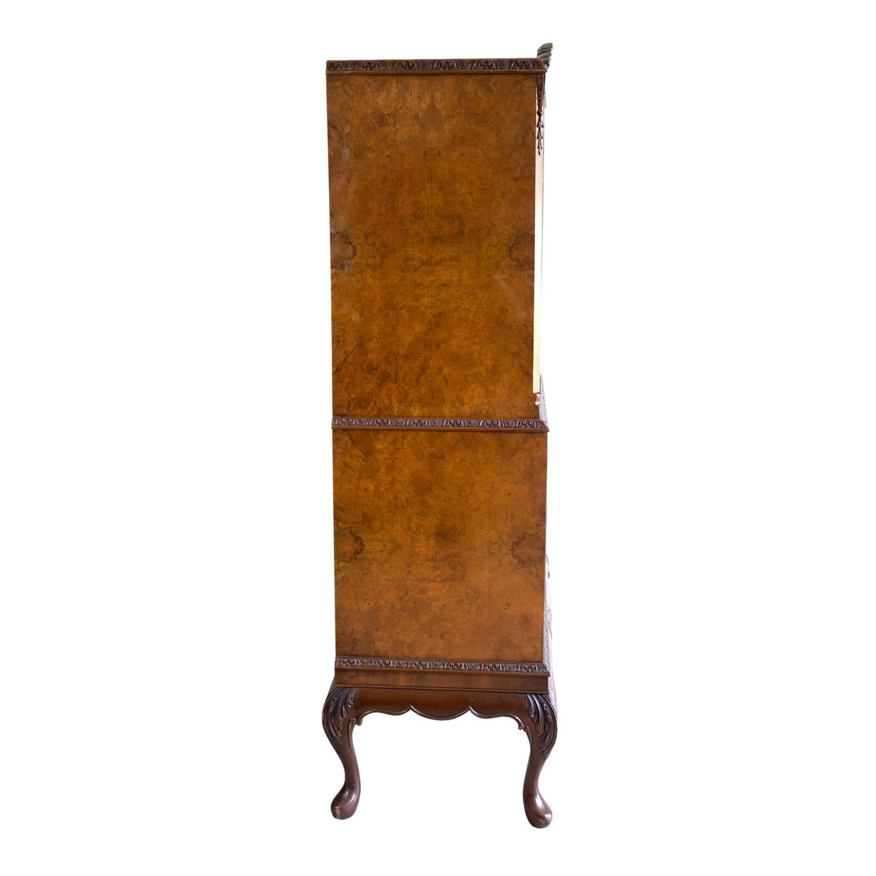 Cocktailbar aus Nussbaumholz mit handgeschnitzter Dragooned Edge auf Cabriole-Füßen, ca. 1920 (Edwardian) im Angebot
