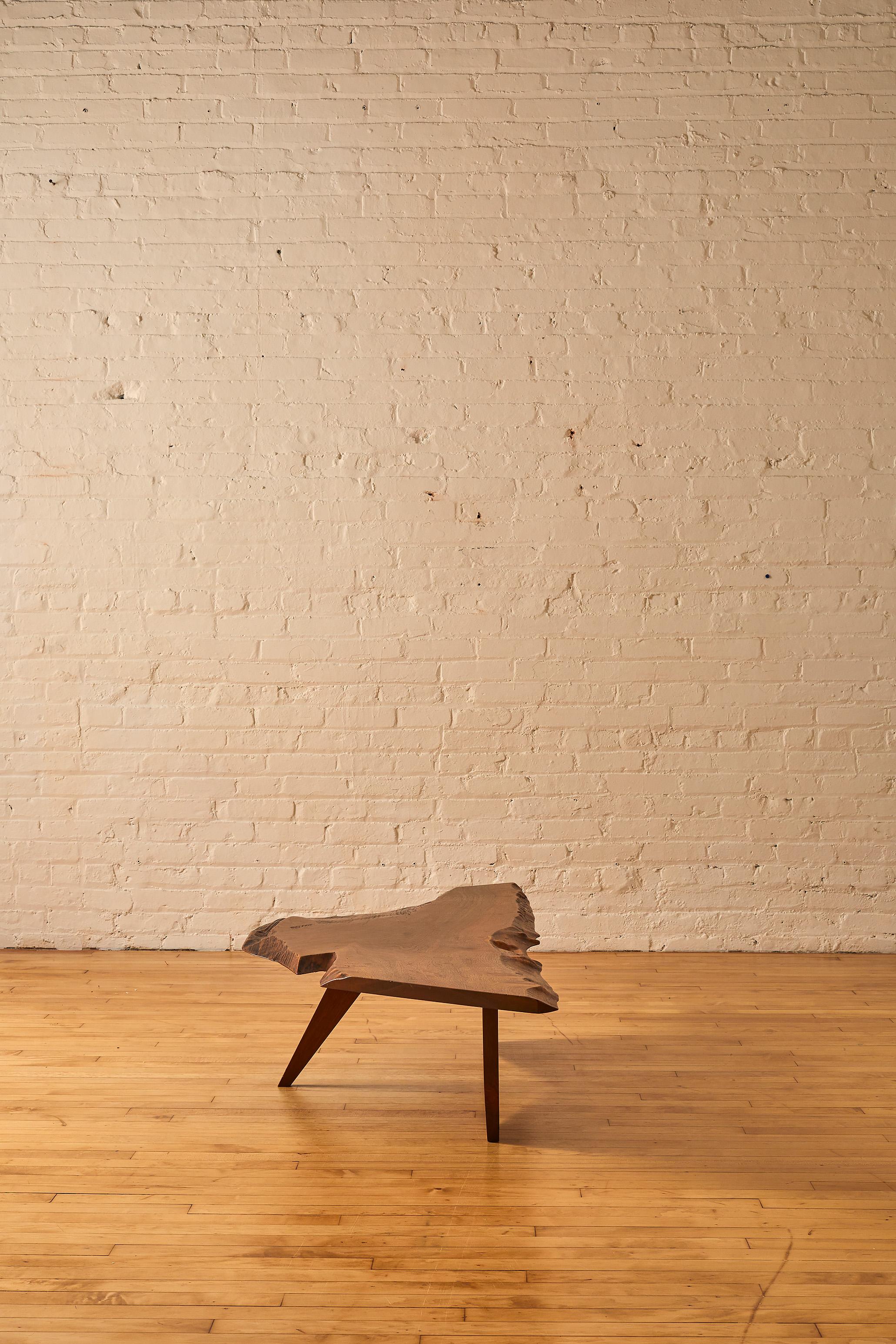 Mid-Century Modern Table basse en noyer de George Nakashima en vente