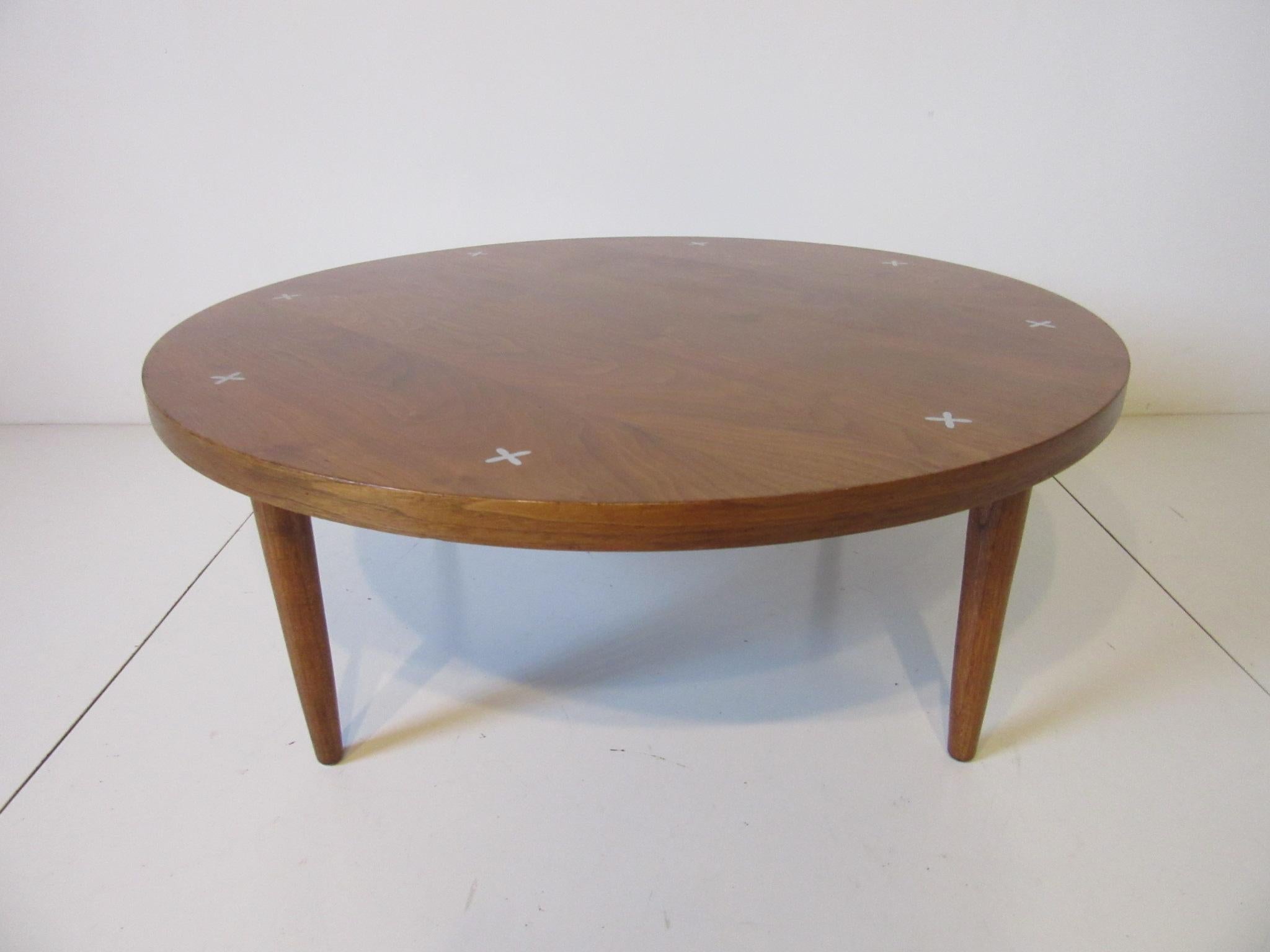 Walnut Coffee Table by Merton Gershun for American of Martinsville In Good Condition In Cincinnati, OH