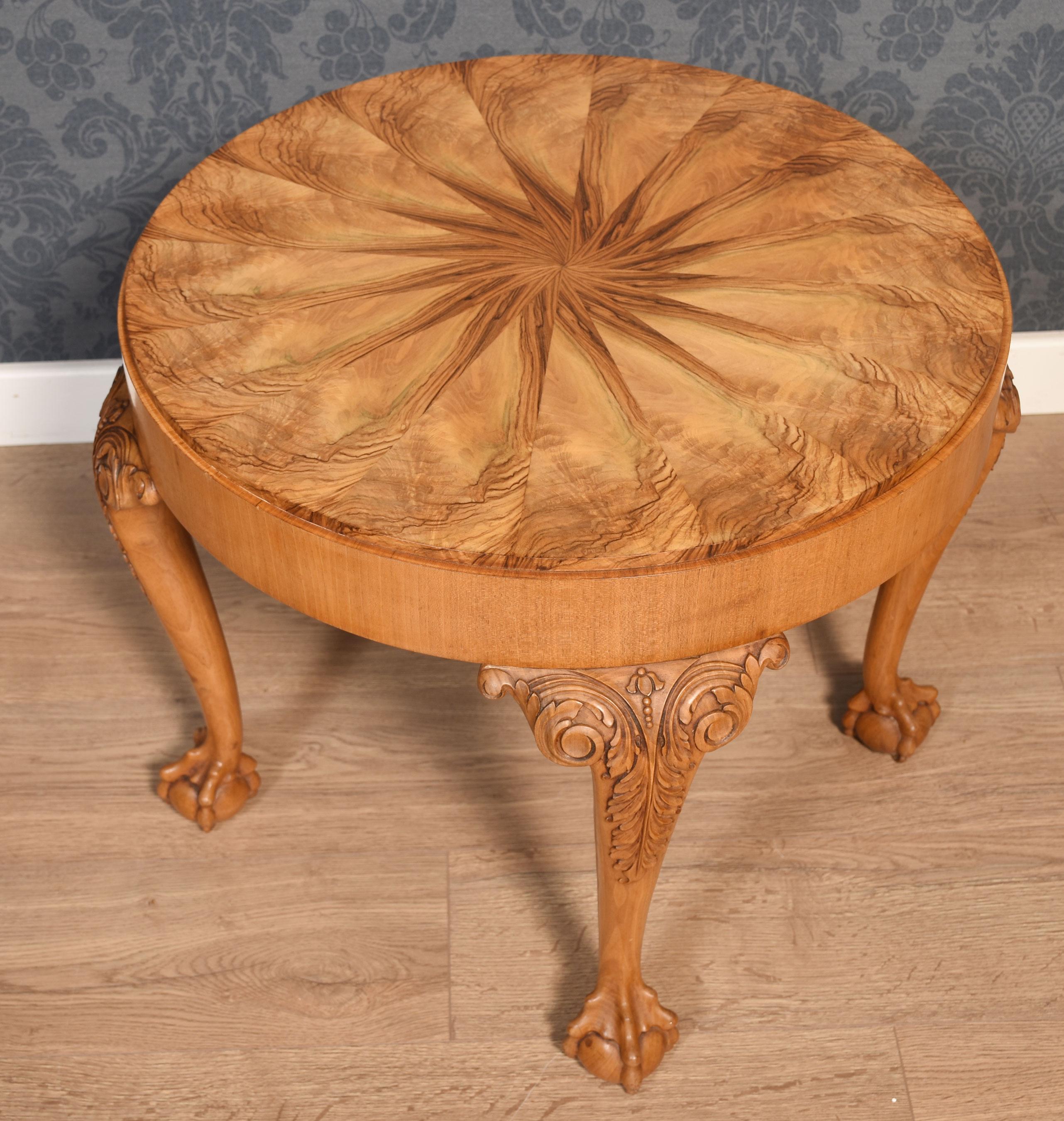 20ième siècle Table basse en noyer en vente