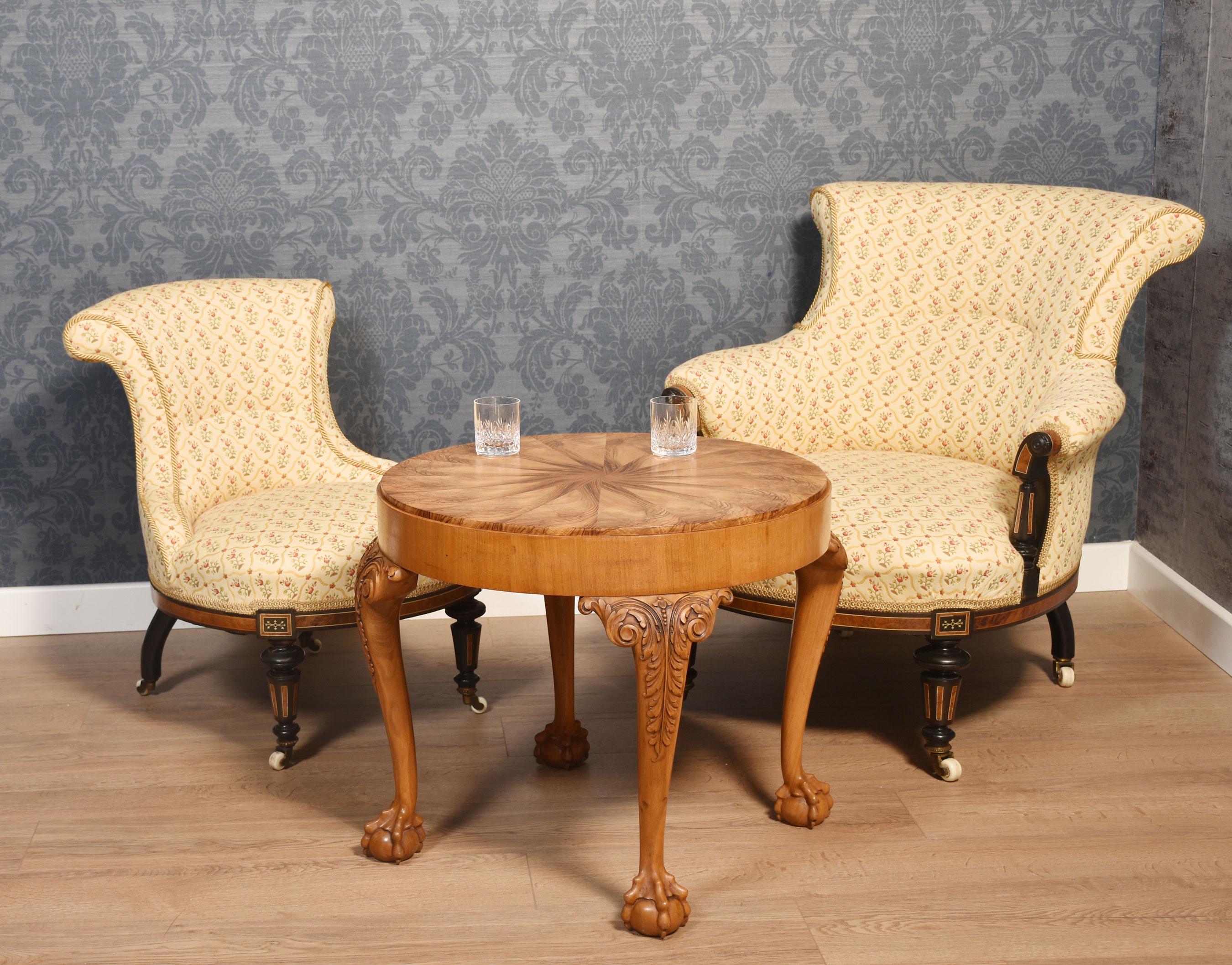 Noyer Table basse en noyer en vente