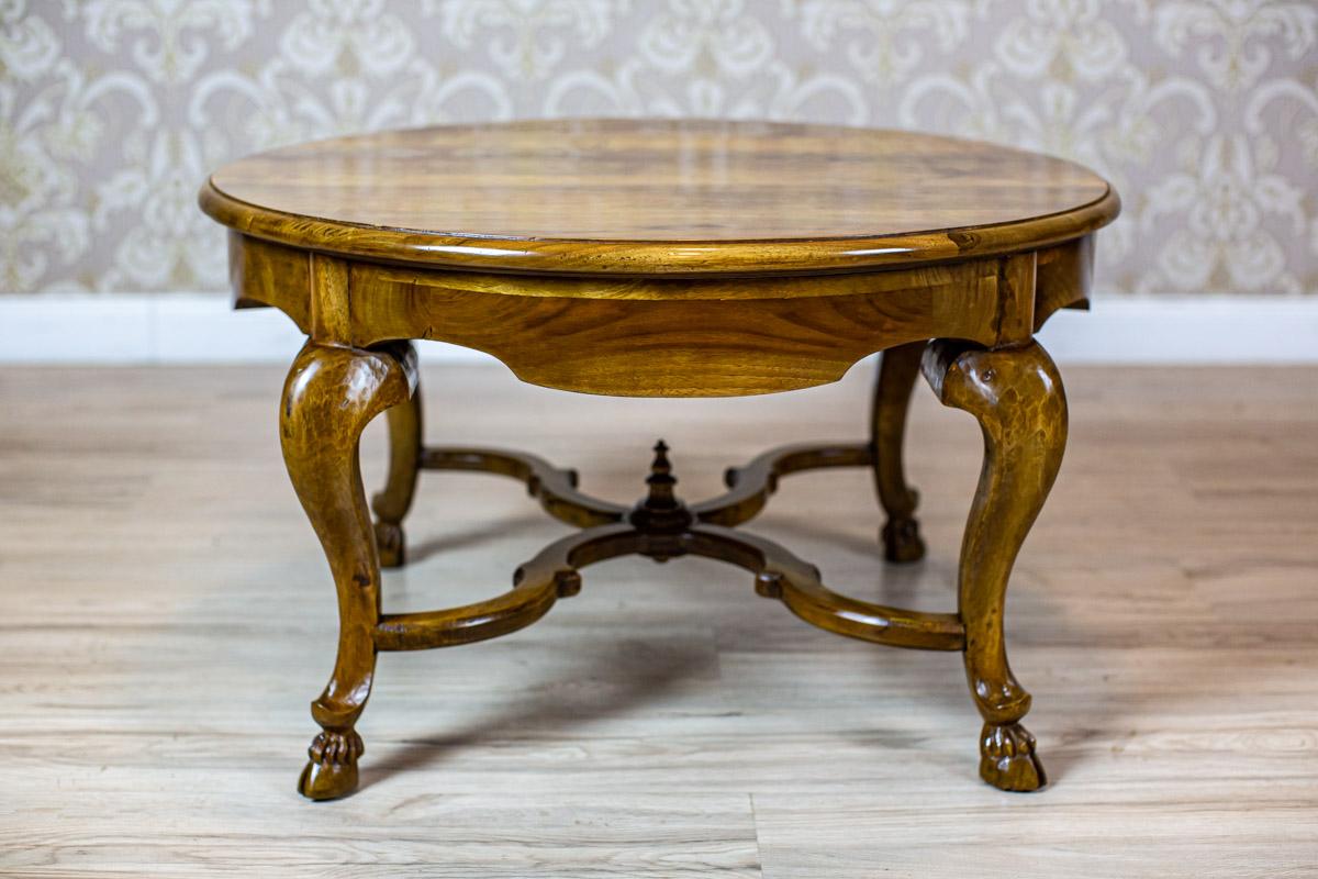 European Walnut Living Room Coffee Table from the Early 20th Century in Light Brown