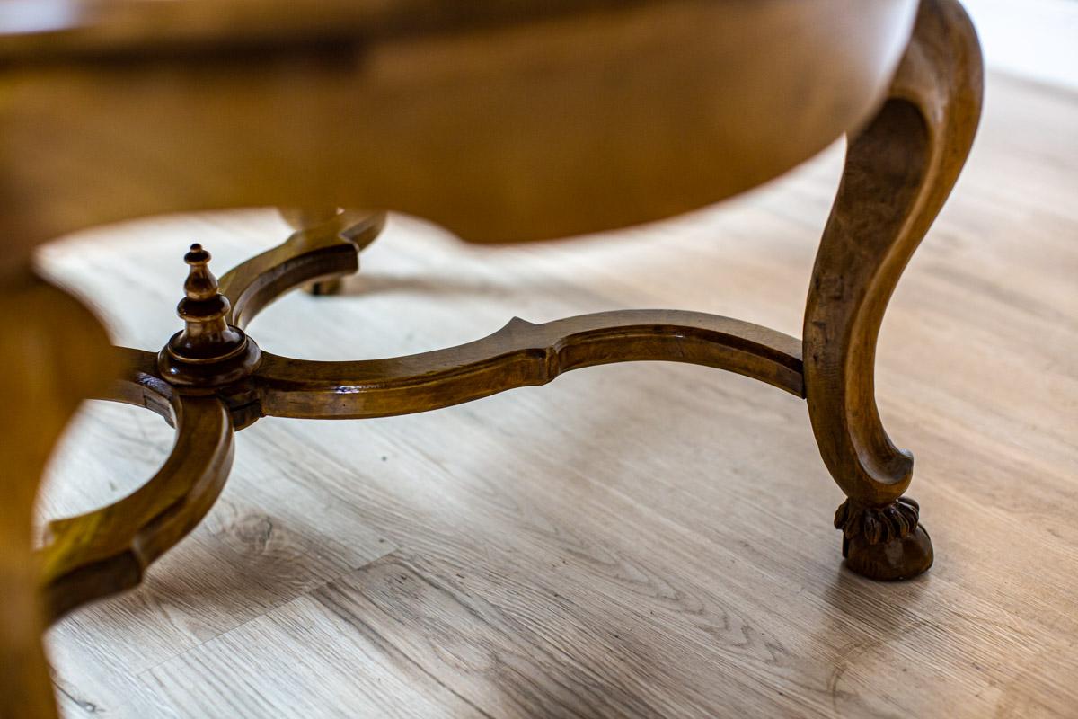 Walnut Living Room Coffee Table from the Early 20th Century in Light Brown 7