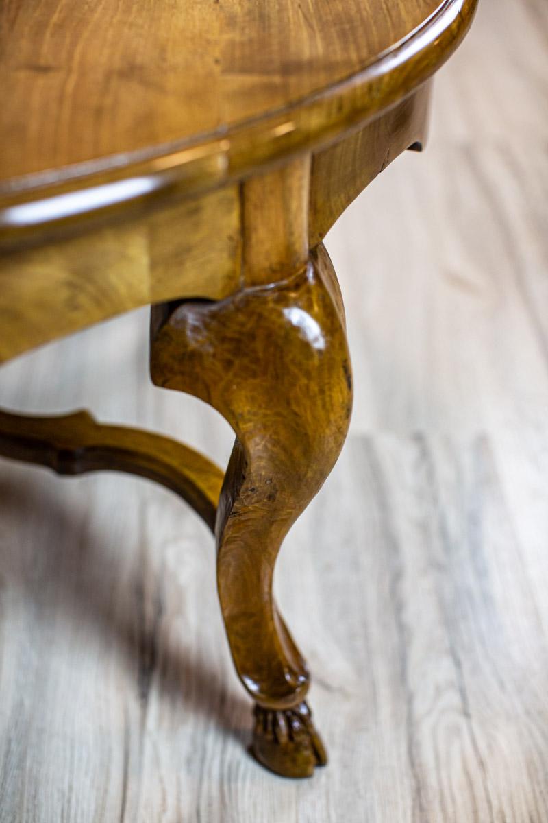 Walnut Living Room Coffee Table from the Early 20th Century in Light Brown 8