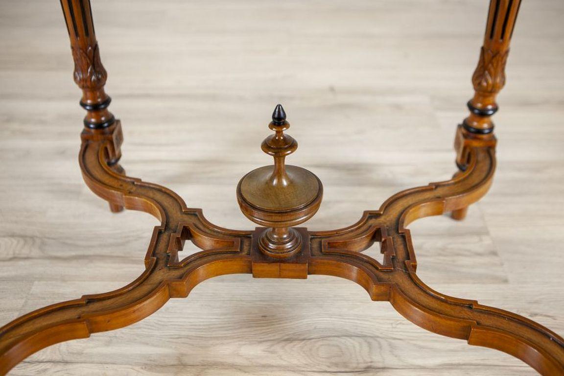 Walnut Coffee Table From the Late 19th Century For Sale 6