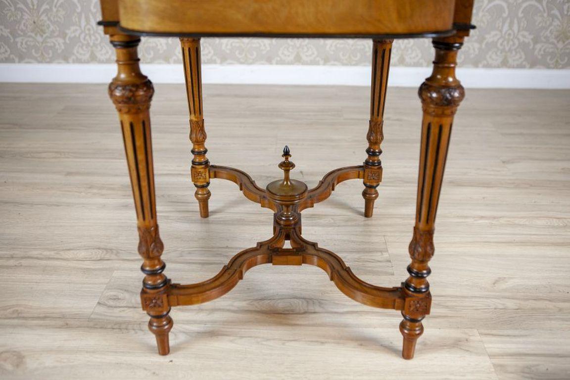 Walnut Coffee Table From the Late 19th Century For Sale 2