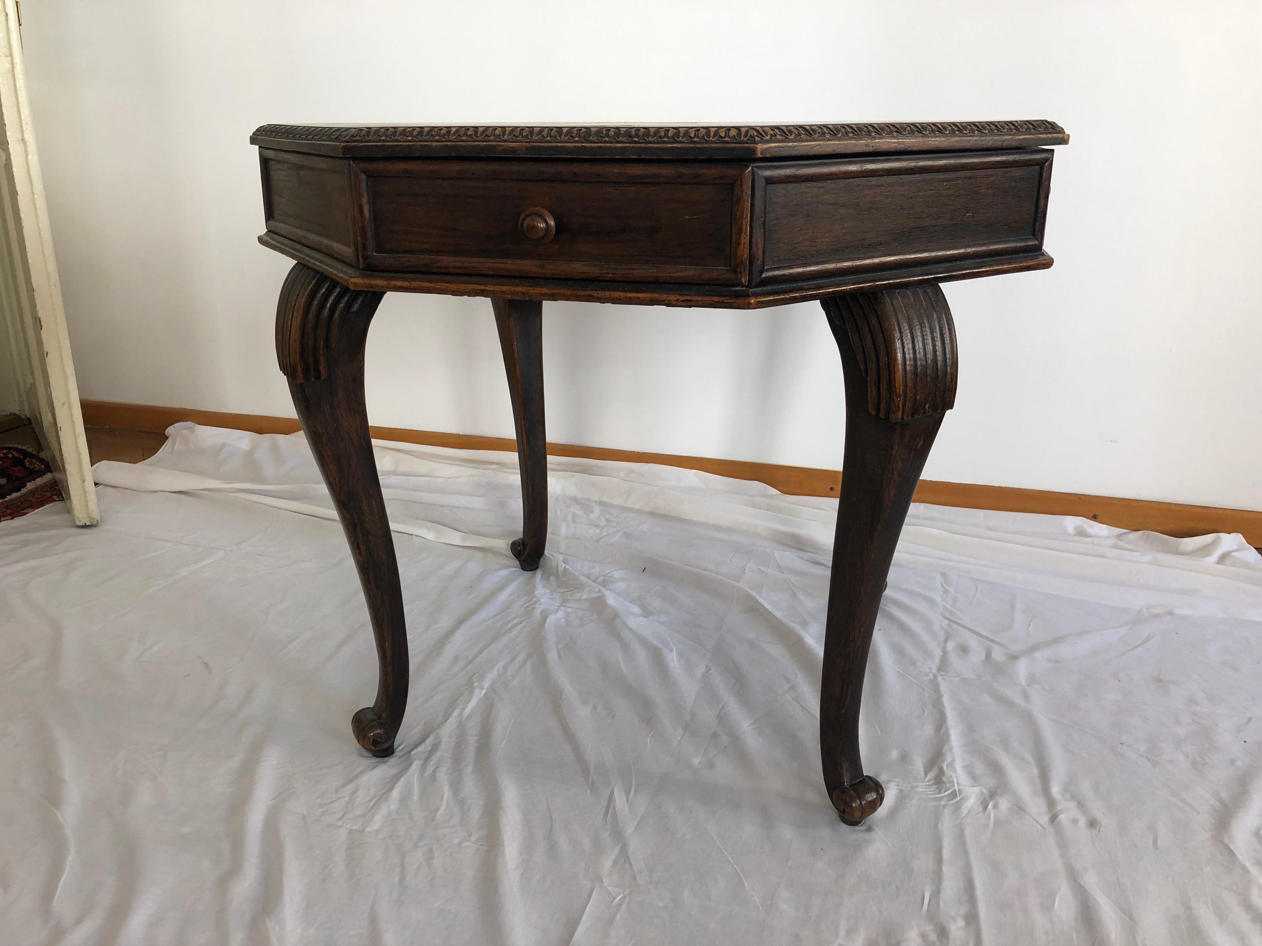 Autrichien Table basse en noyer, fin du XIXe siècle en vente