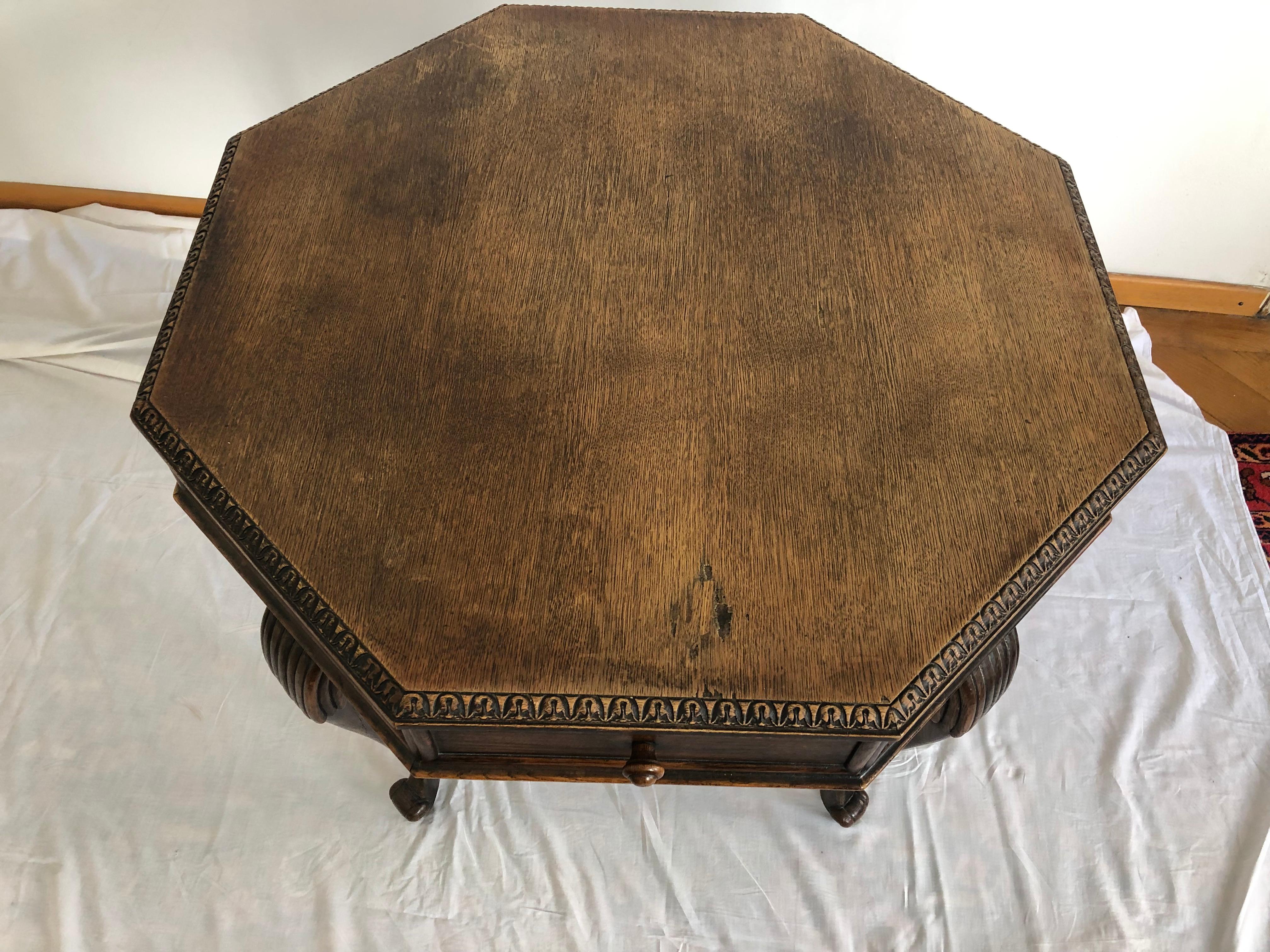 Table basse en noyer, fin du XIXe siècle État moyen - En vente à Vienna, AT