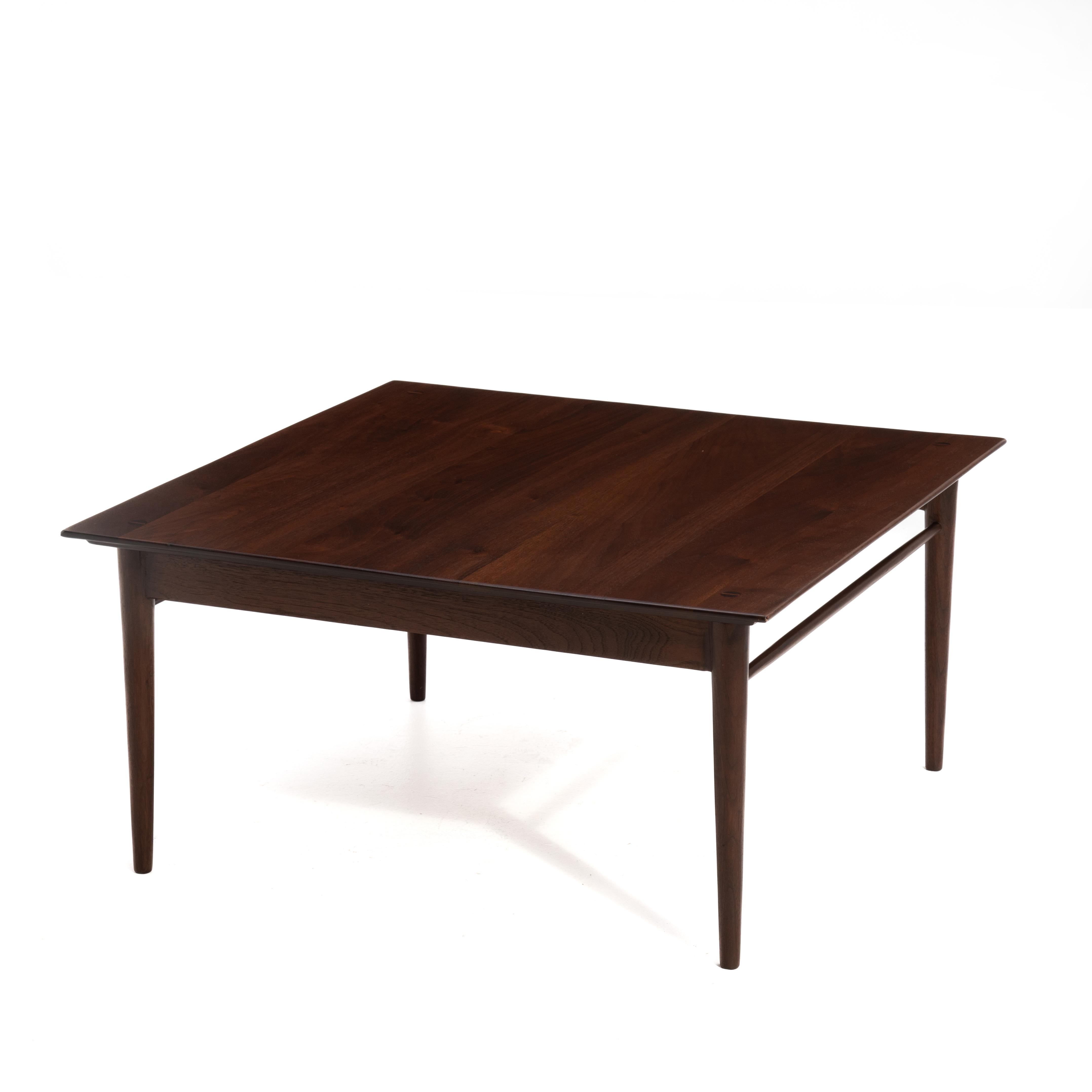 Américain Table basse de l'école de New Hope fabriquée par Phil Powell en vente