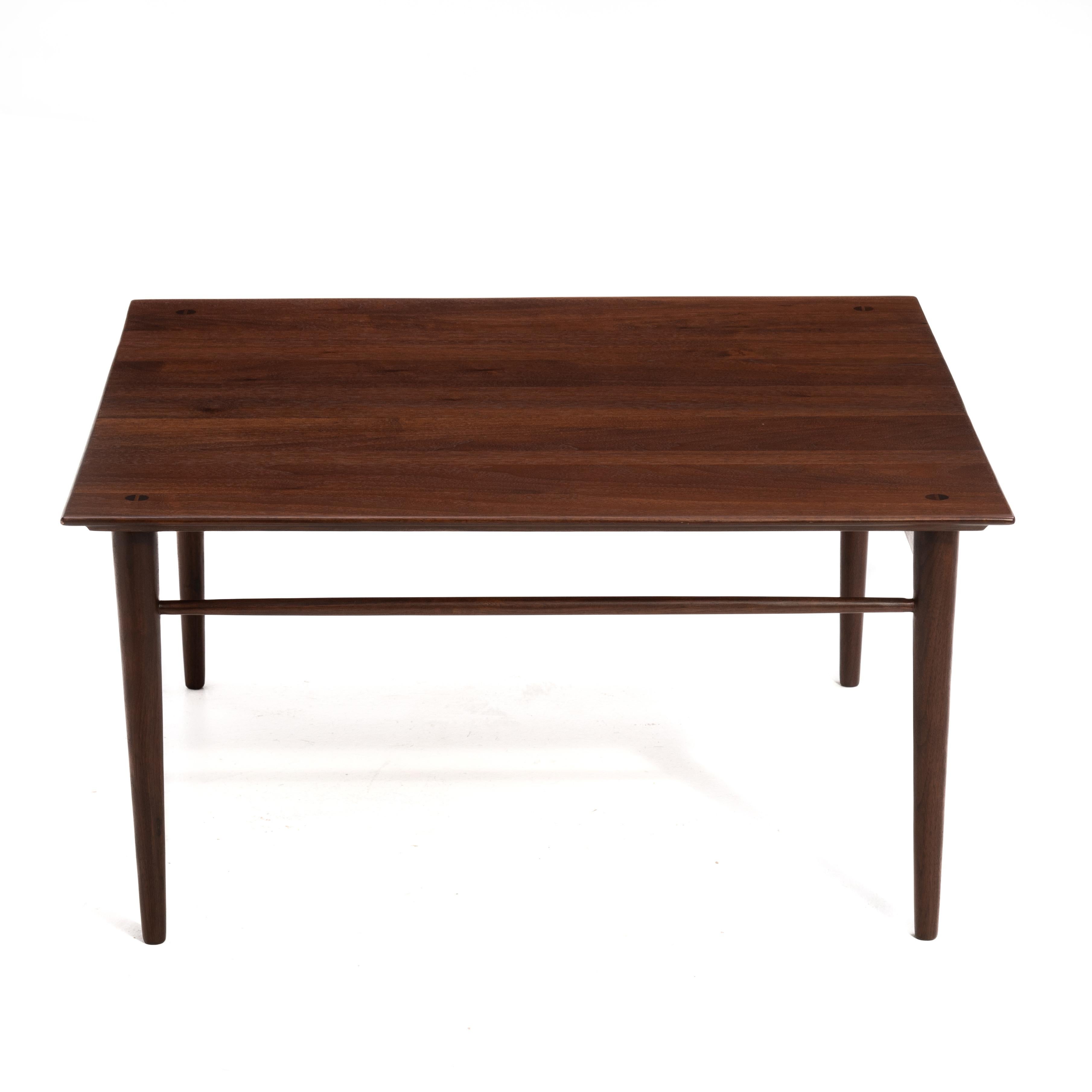 20ième siècle Table basse de l'école de New Hope fabriquée par Phil Powell en vente