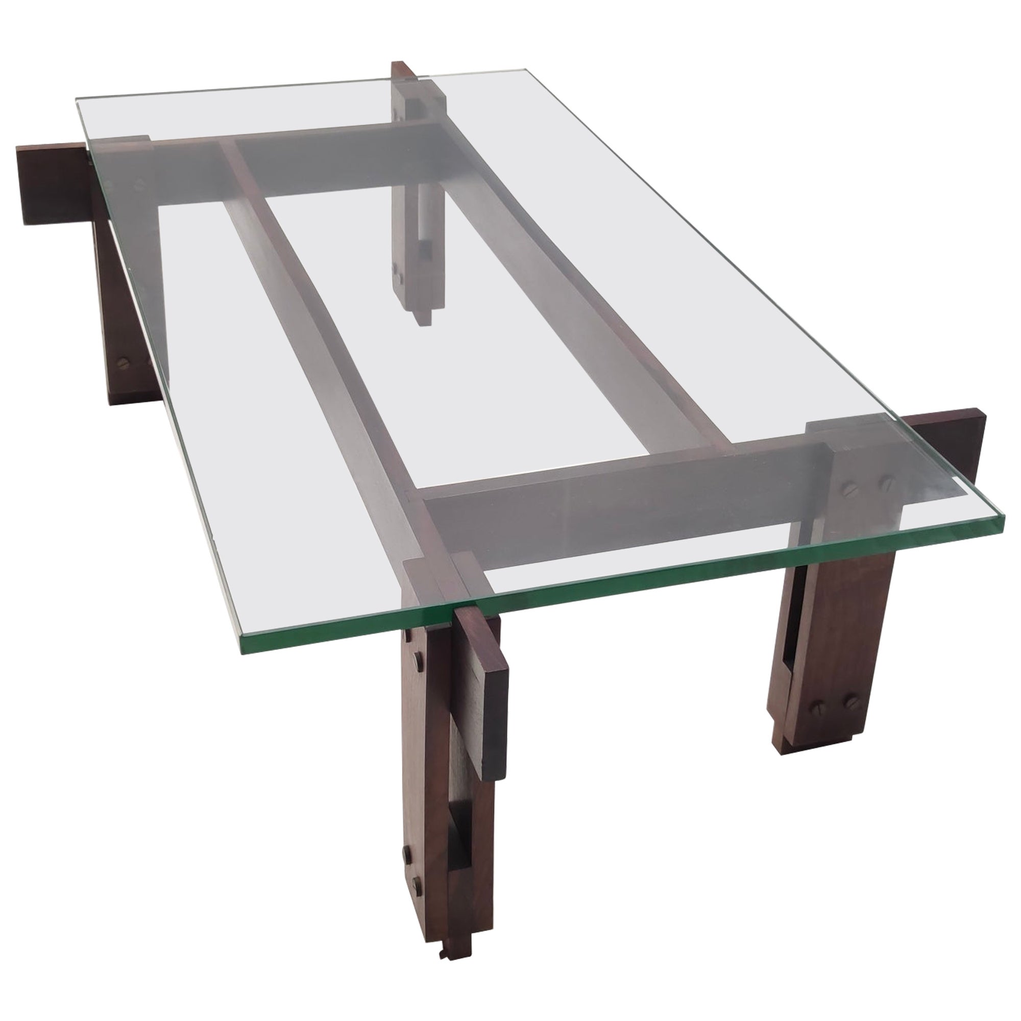 Mesa baja de nogal con tapa rectangular de cristal Atribuida a Ico Parisi, Italia en venta