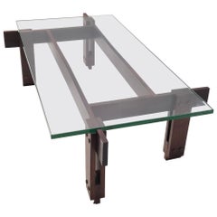 Mesa baja de nogal con tapa rectangular de cristal Atribuida a Ico Parisi, Italia