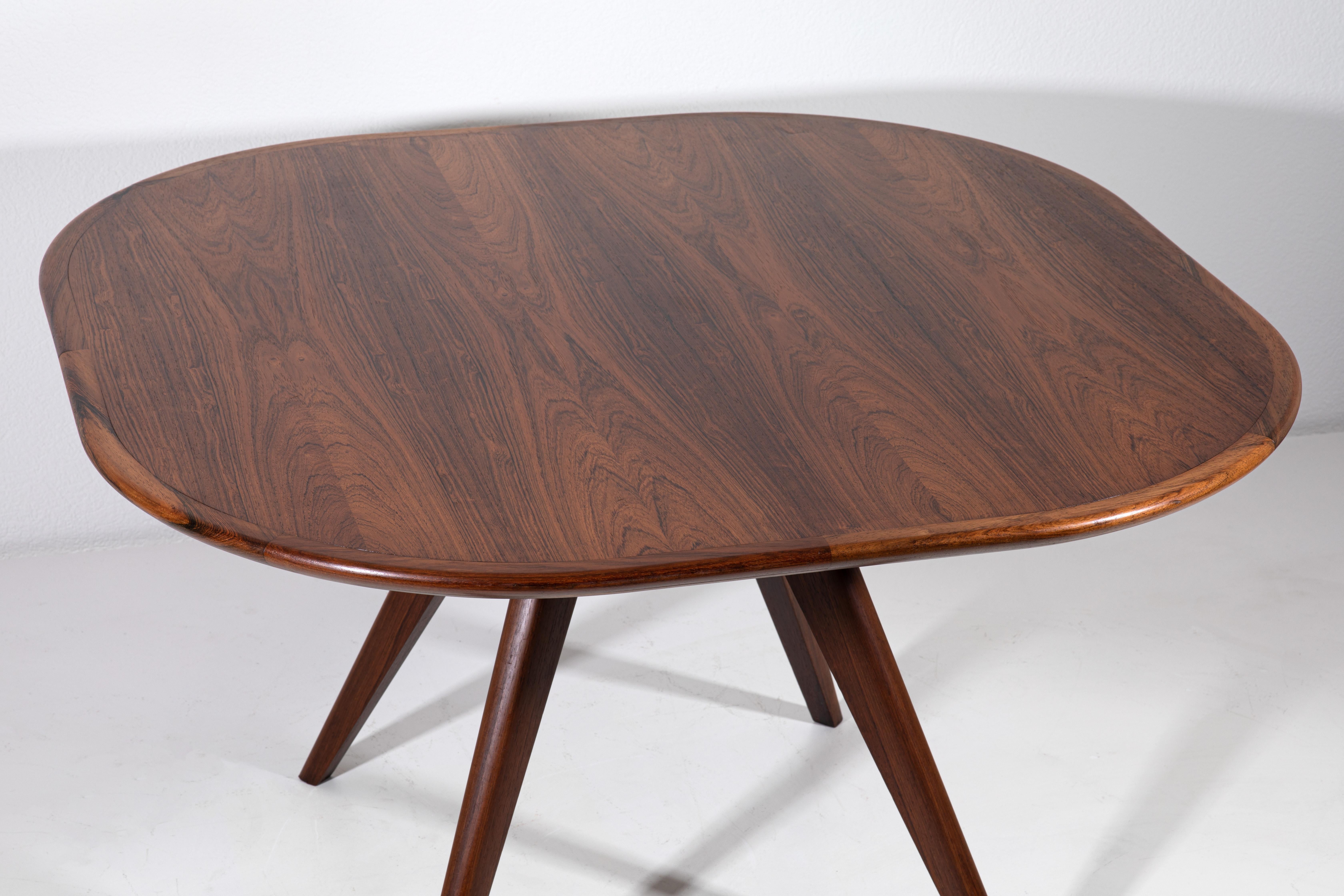 Mid-20th Century Walnut Coktail Table For Sale