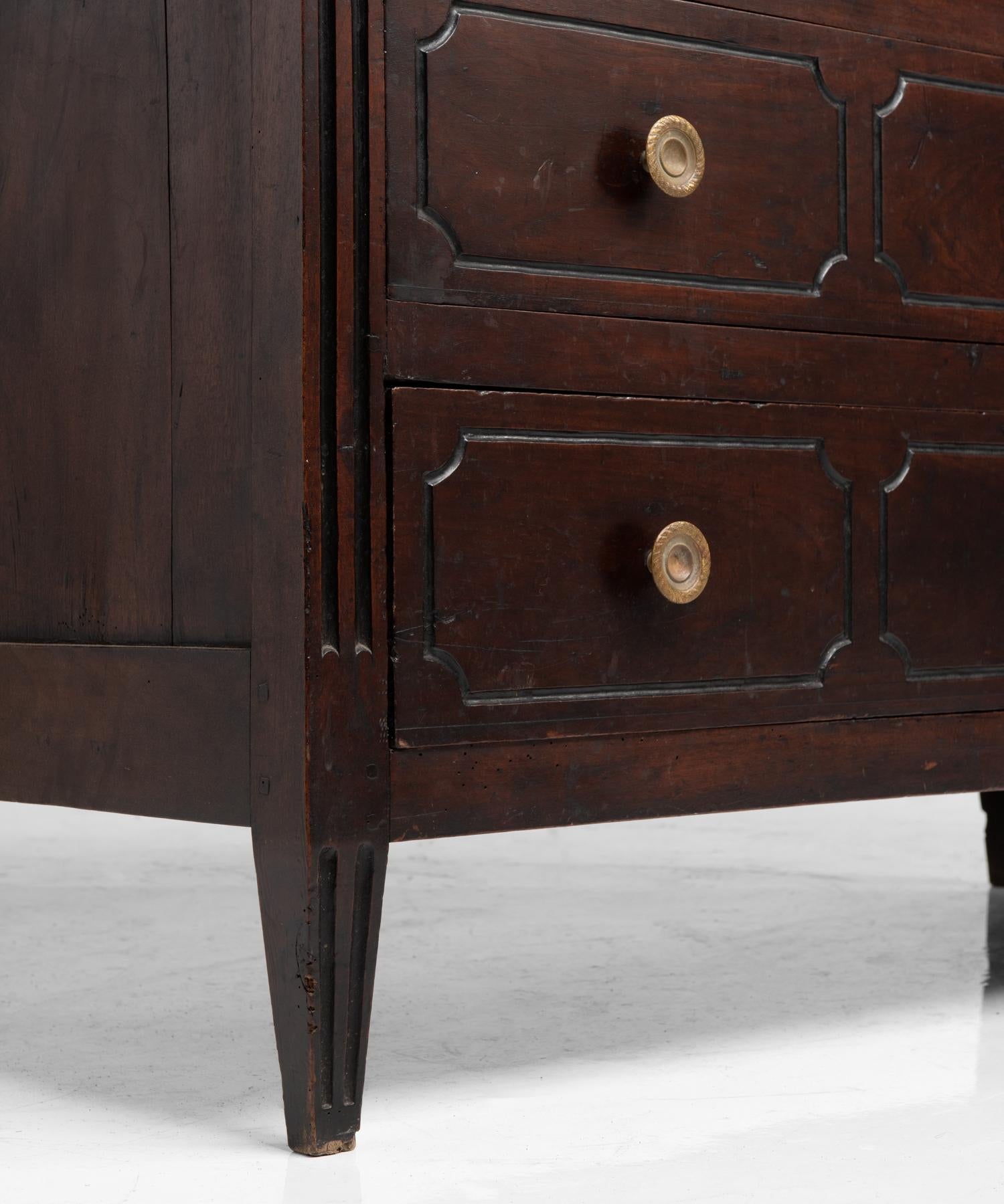 Walnut Commode, France, 18th Century In Good Condition In Culver City, CA