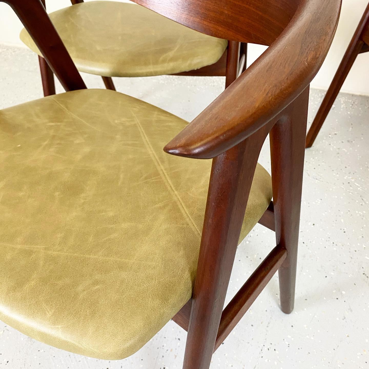 Walnut Compass Chair by Erik Kirkegaard for Høng Stolefabrik and DUX In Good Condition In Raleigh, NC