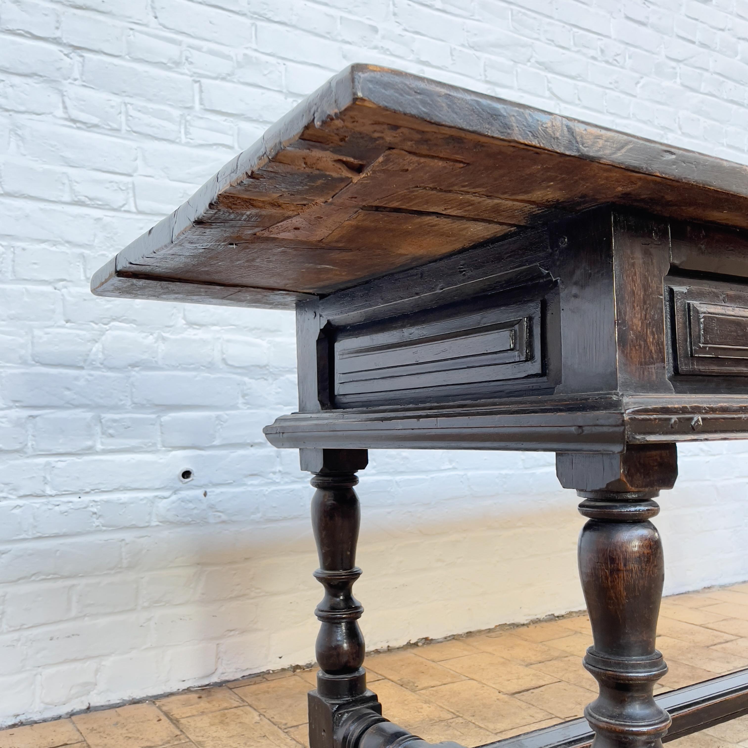 Walnut Console 17th Century In Good Condition For Sale In TOURCOING, FR