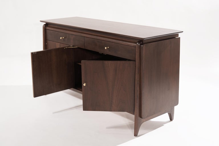 Walnut Console by John Stuart, 1950s In Excellent Condition In Stamford, CT