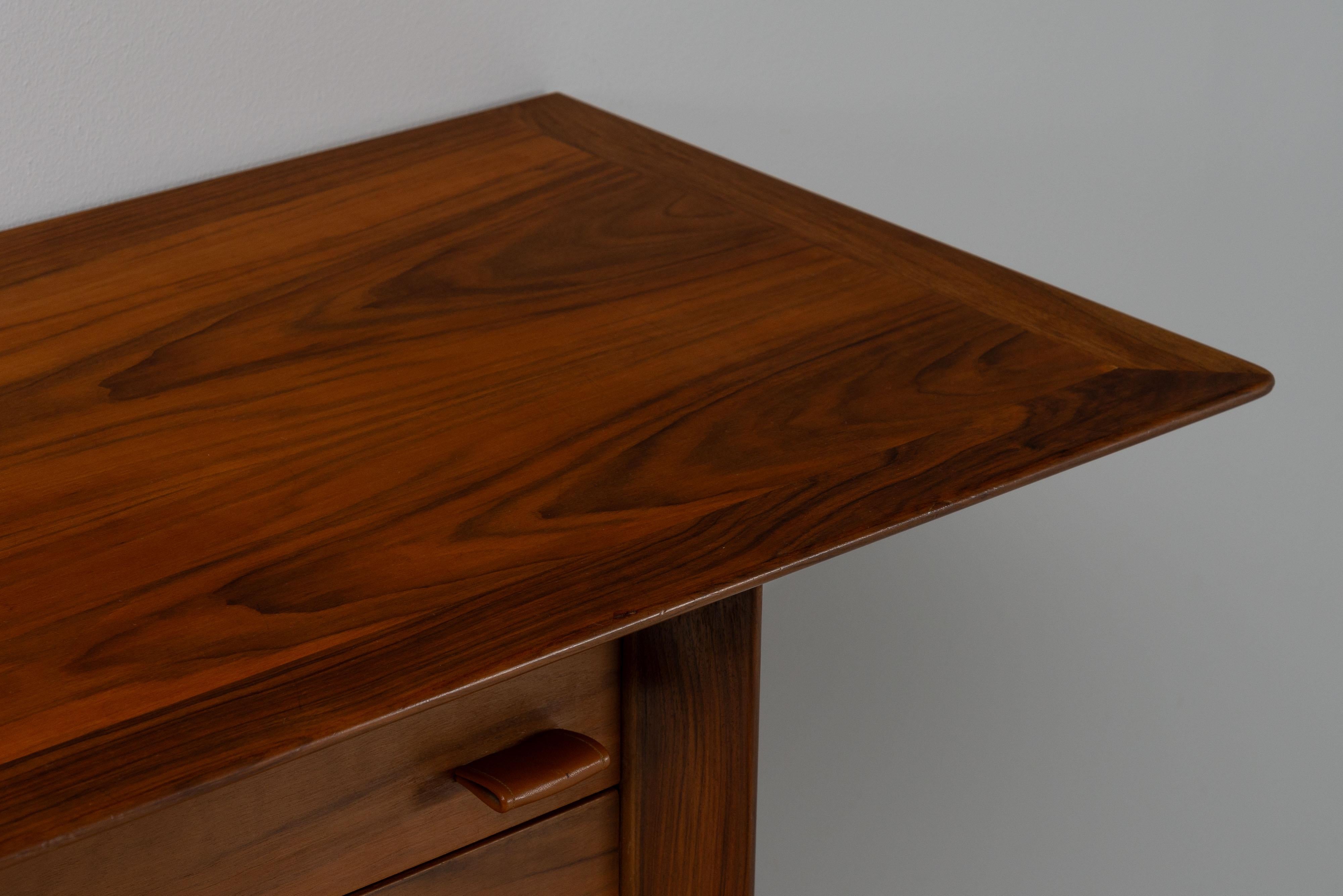 Mid-Century moderno Consolle in noce realizzata in Francia negli anni '60 in vendita