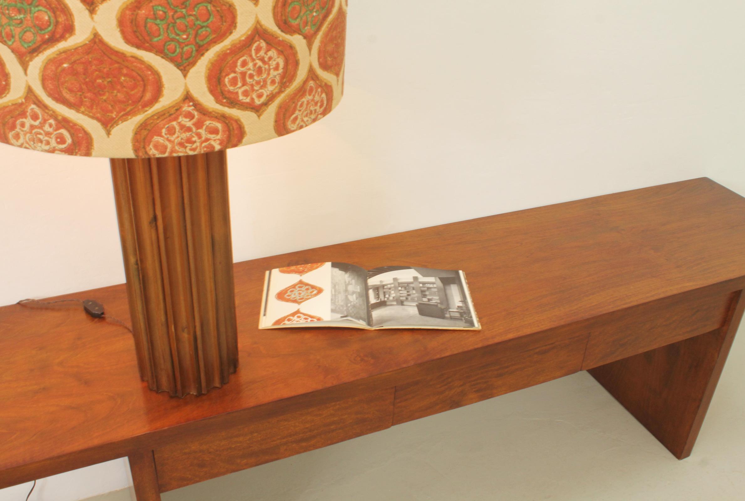 Console in noce con tre cassetti di Jordi Vilanova, Spagna in vendita 3