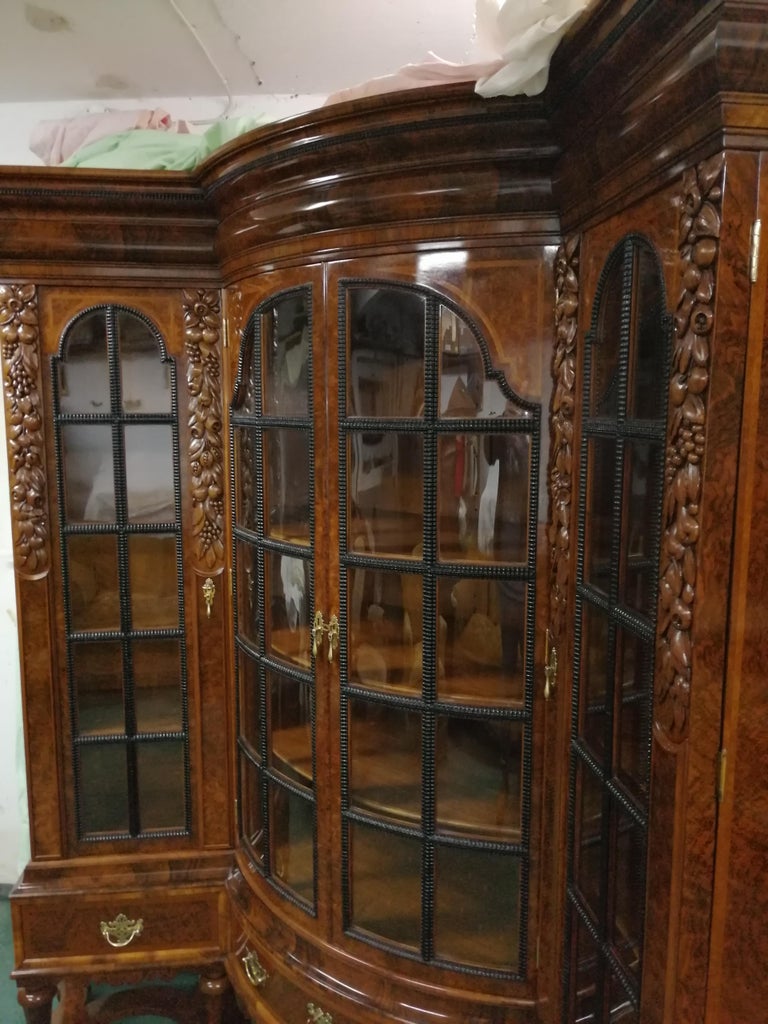 Walnut Corner Bookcase, Laquer after Renovation For Sale at 1stdibs