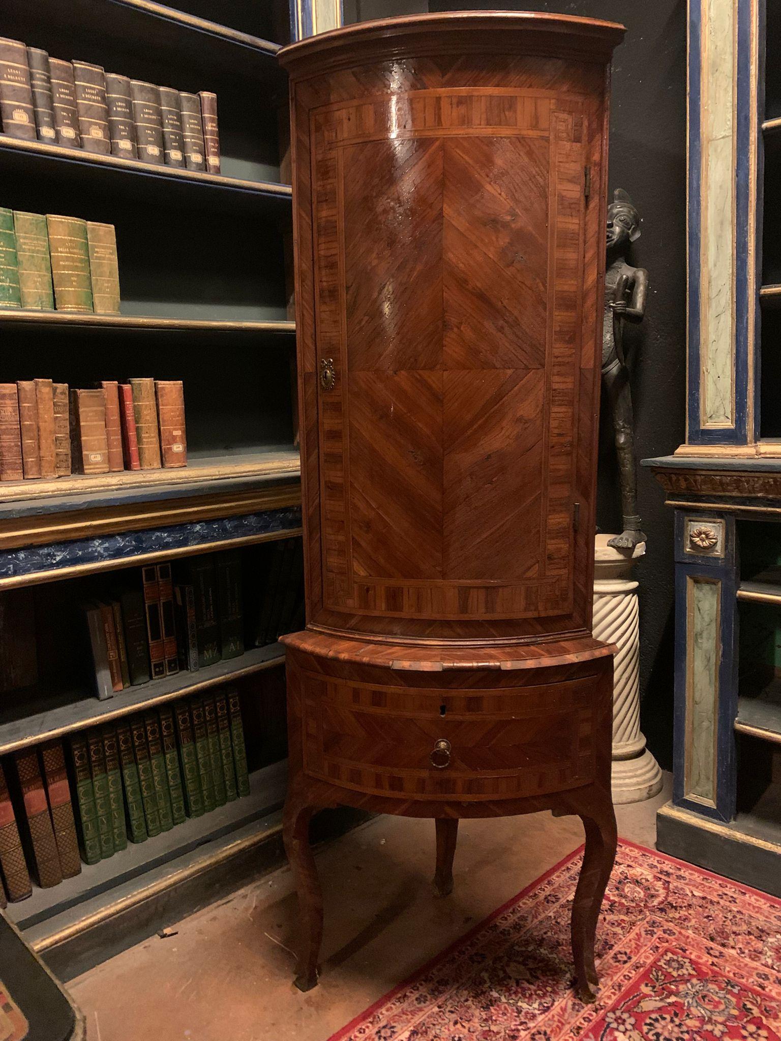 Italian Walnut corner cabinet with one door, veneered with inlays, Italy For Sale