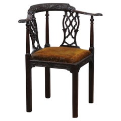 Walnut Corner Chair with Carved Pierced Backsplat, 18th Century England