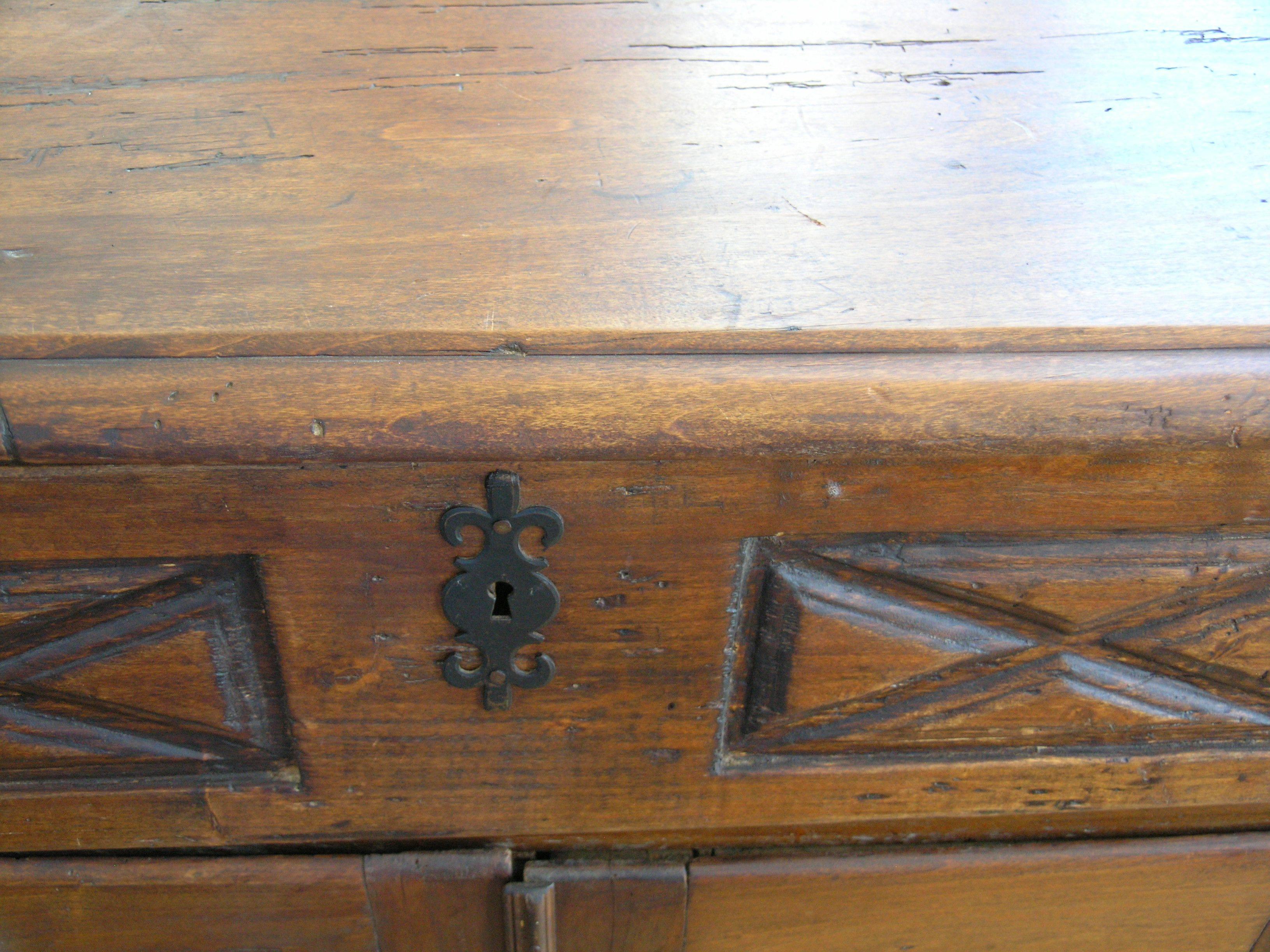 18th Century and Earlier Walnut Credenza, 18th Century For Sale