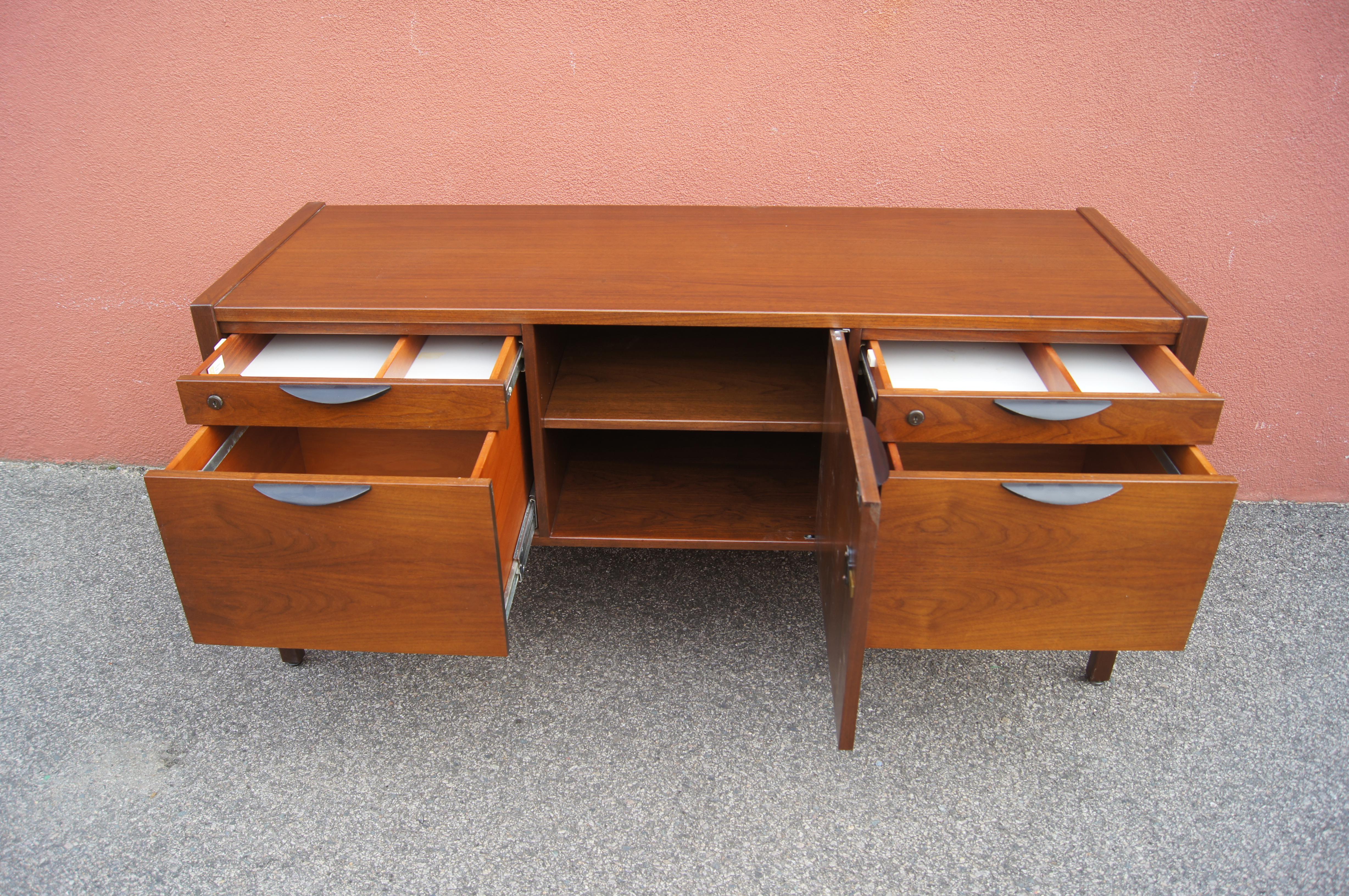 Mid-Century Modern Mid-century Walnut Credenza by Jens Risom For Sale