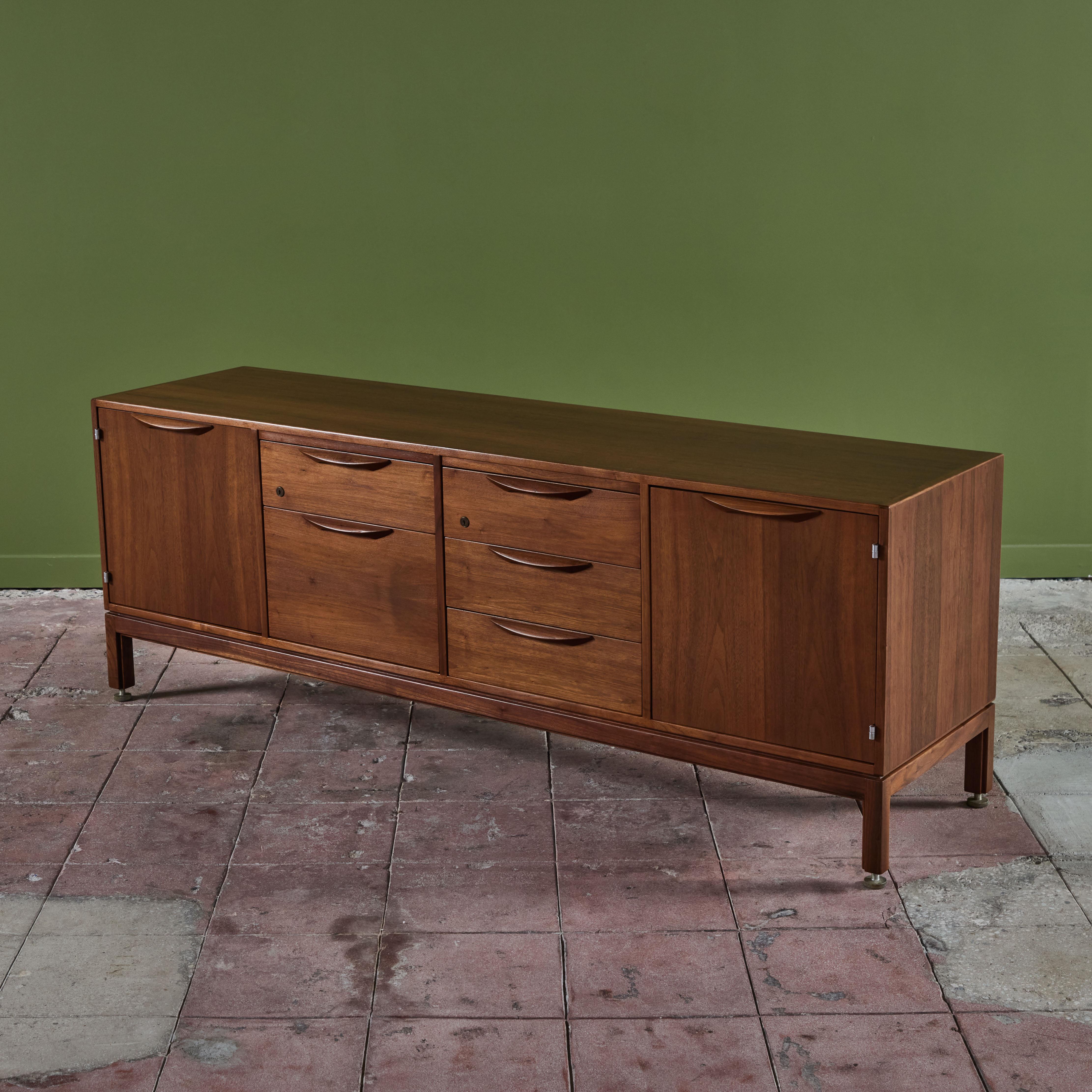 Walnut Credenza by Jens Risom In Excellent Condition For Sale In Los Angeles, CA