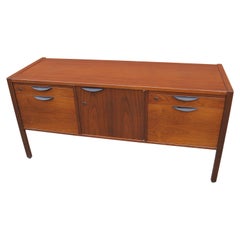 Nussbaum-Credenza aus der Mitte des Jahrhunderts von Jens Risom