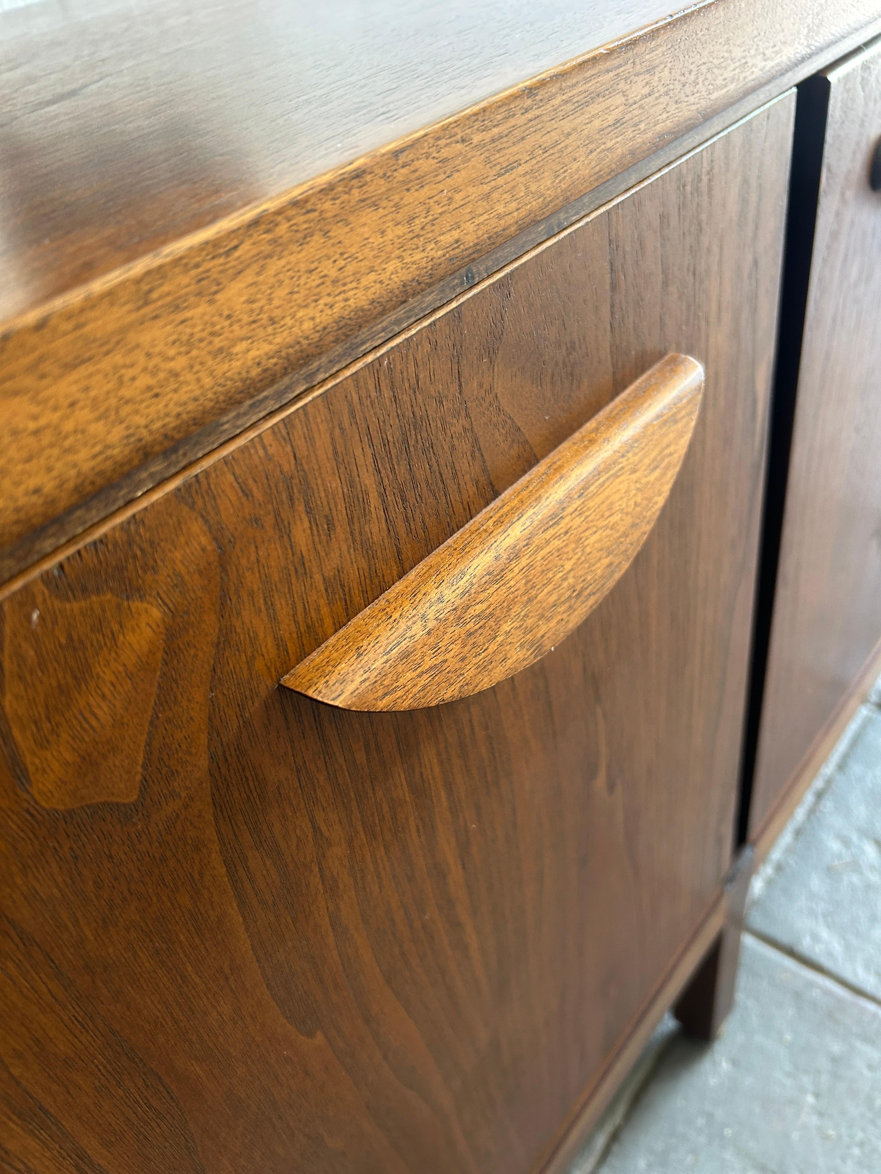 Beautiful walnut mid century office credenza fully locking carved handles 4