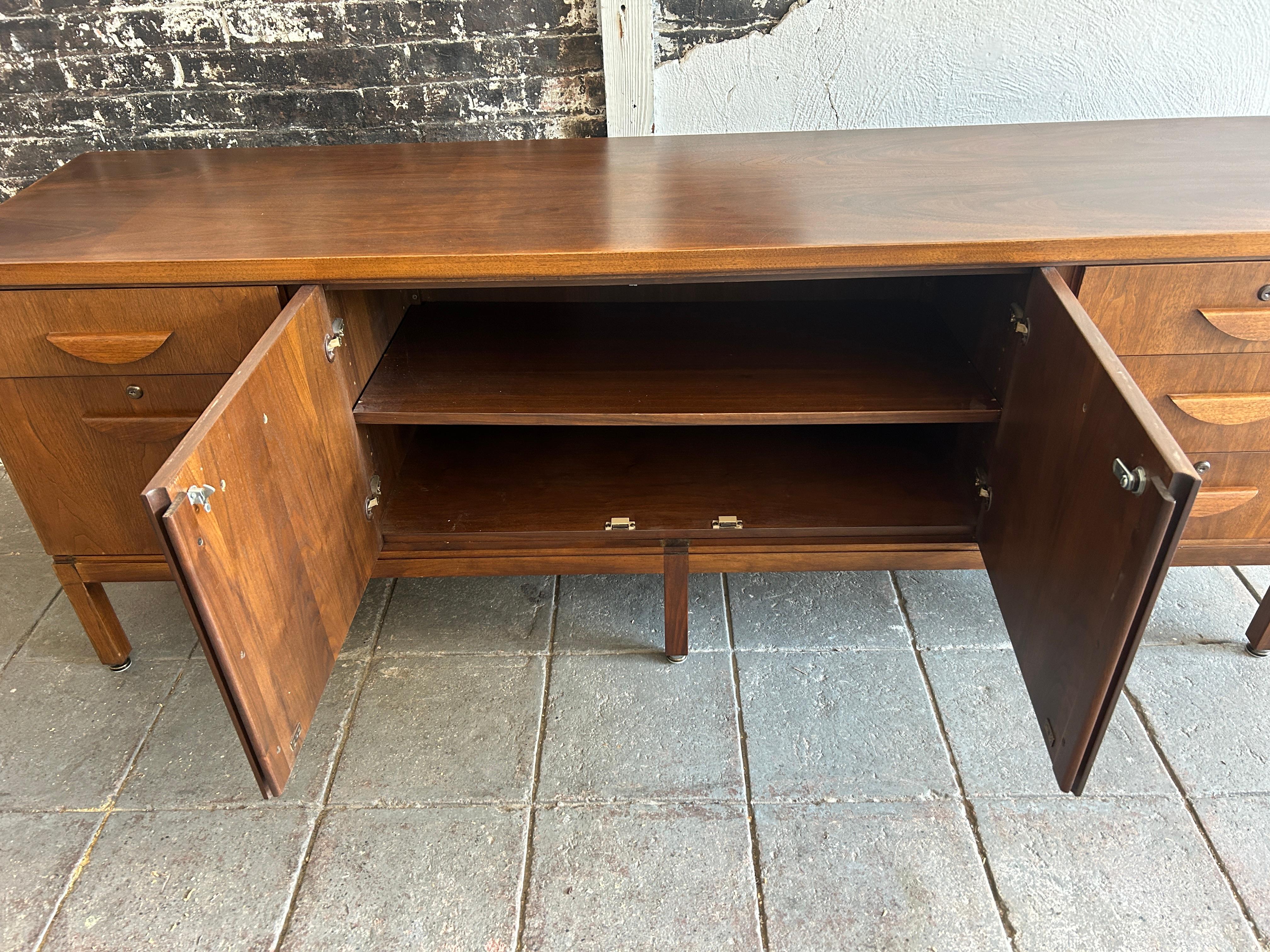 Beautiful walnut mid century office credenza fully locking carved handles In Good Condition In BROOKLYN, NY
