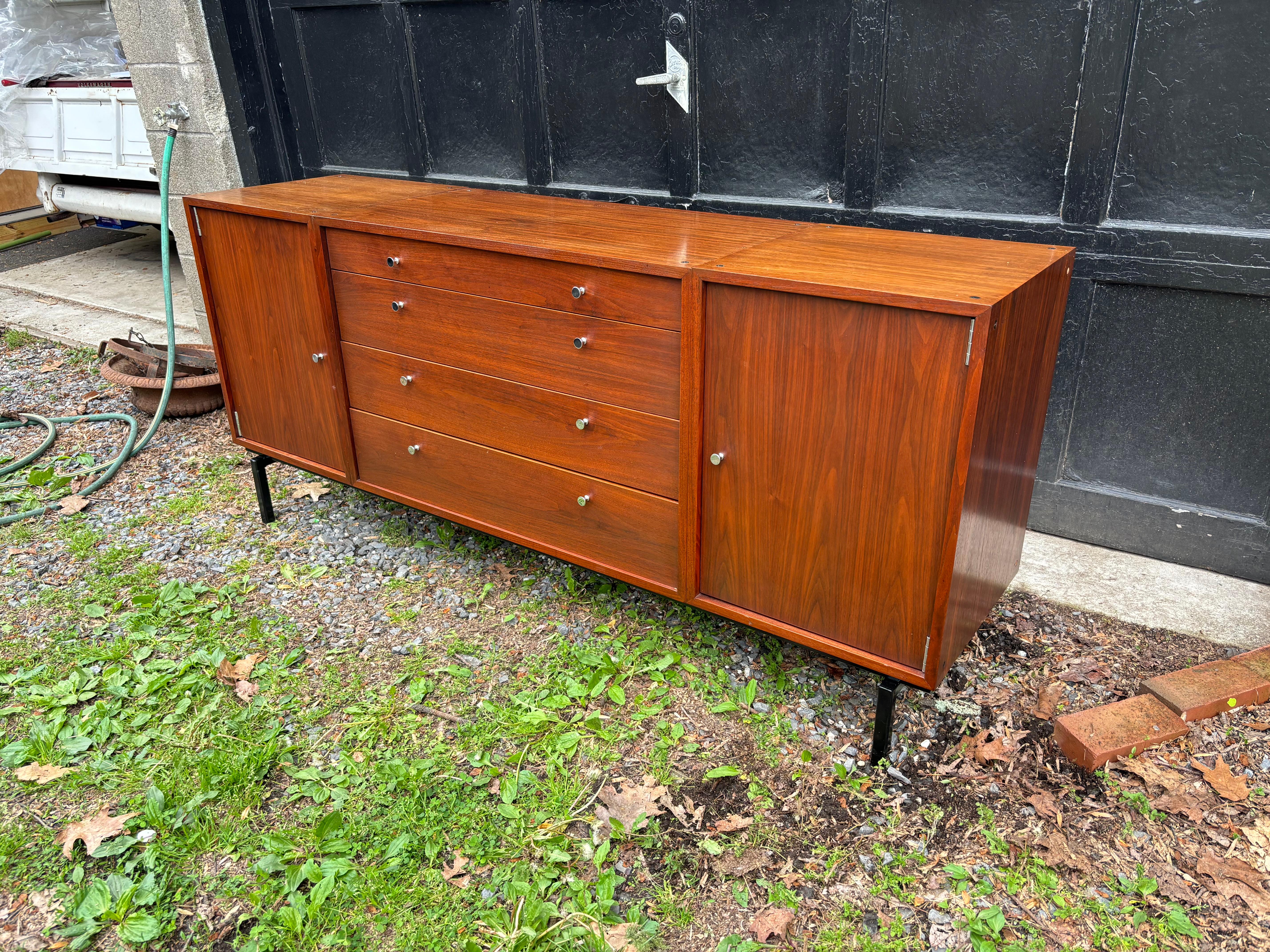 Walnut Credenza or Buffet in the Style of Knoll For Sale 3