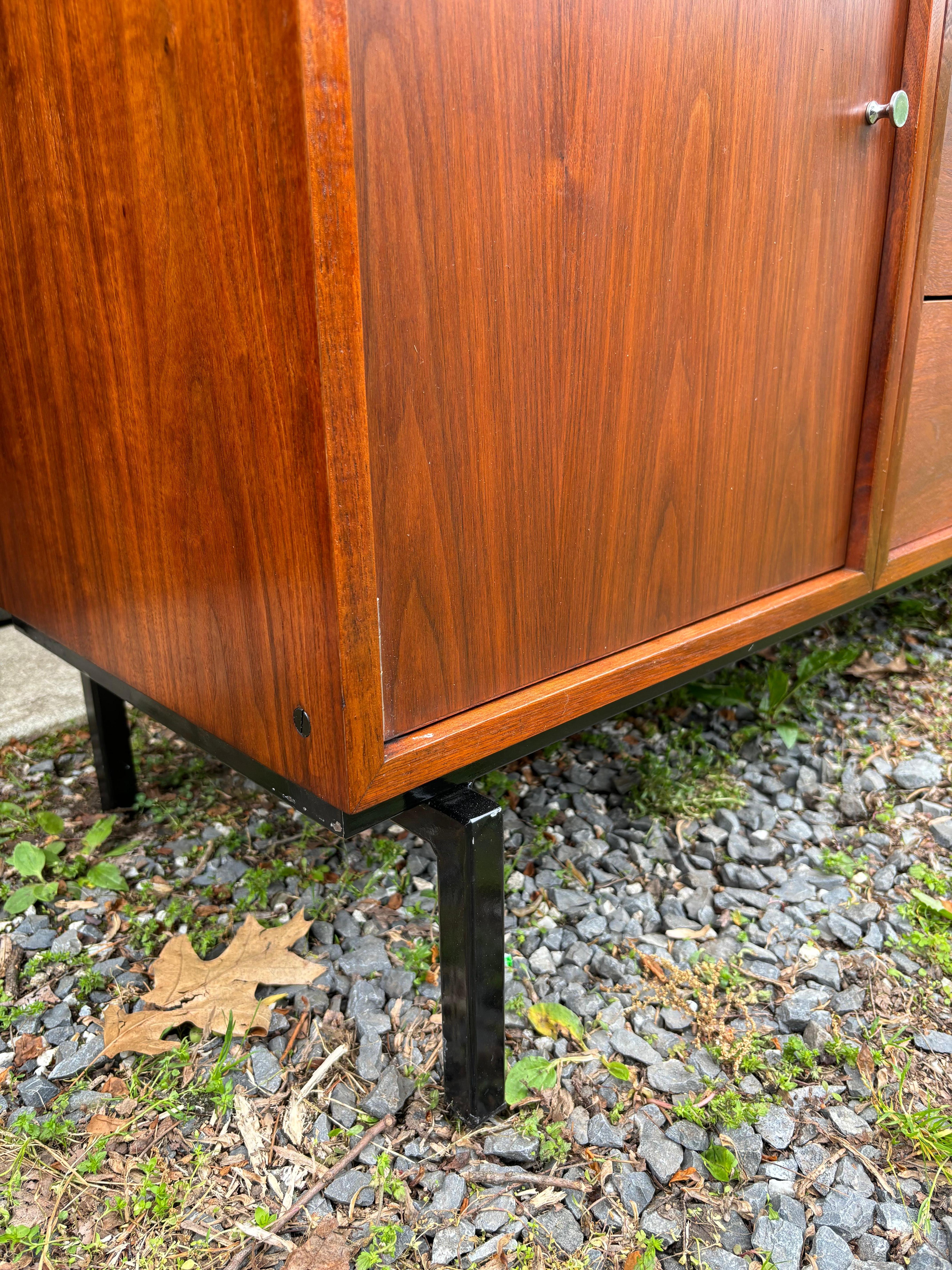 Walnut Credenza or Buffet in the Style of Knoll For Sale 7