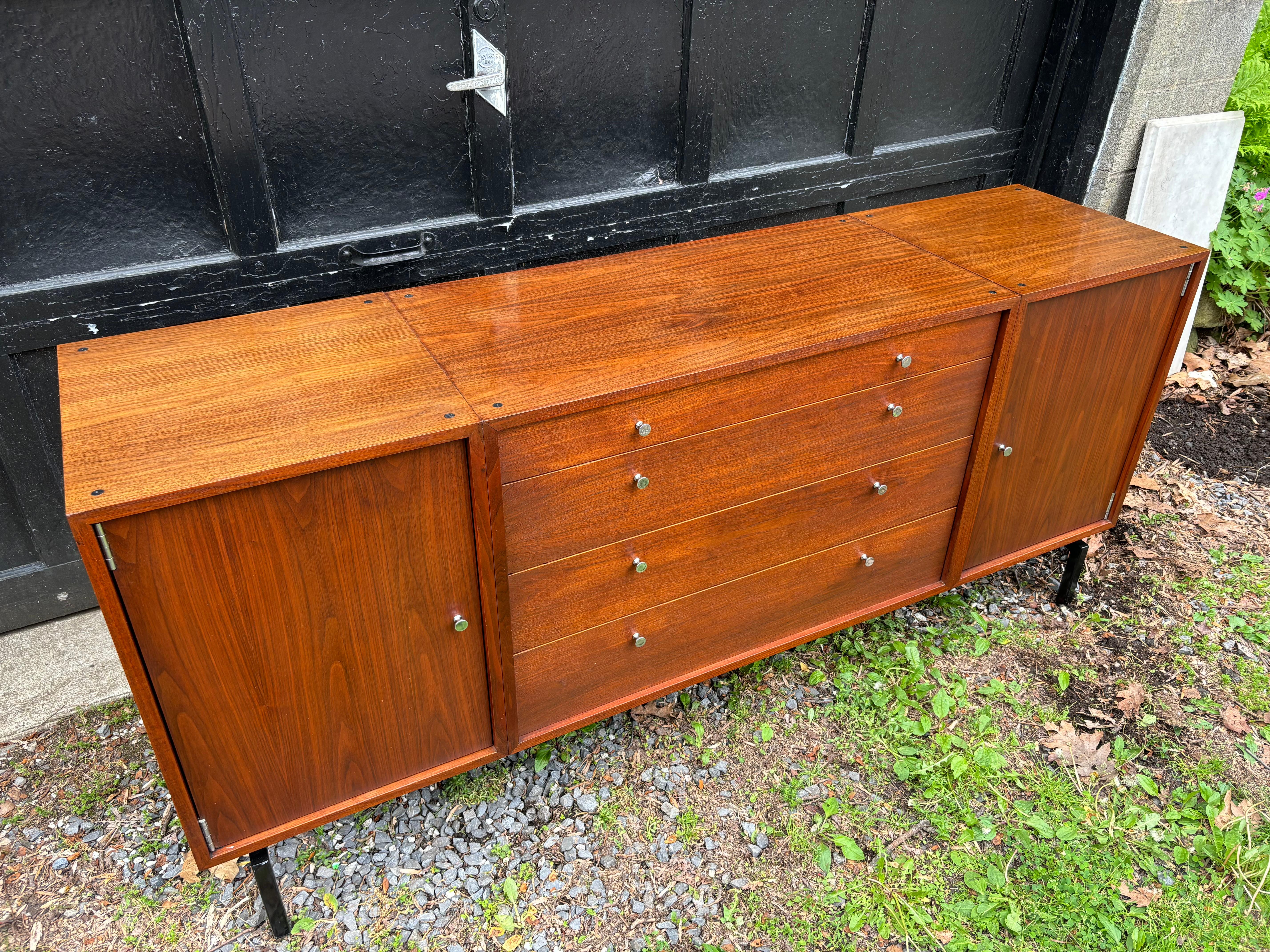 Walnut Credenza or Buffet in the Style of Knoll For Sale 9