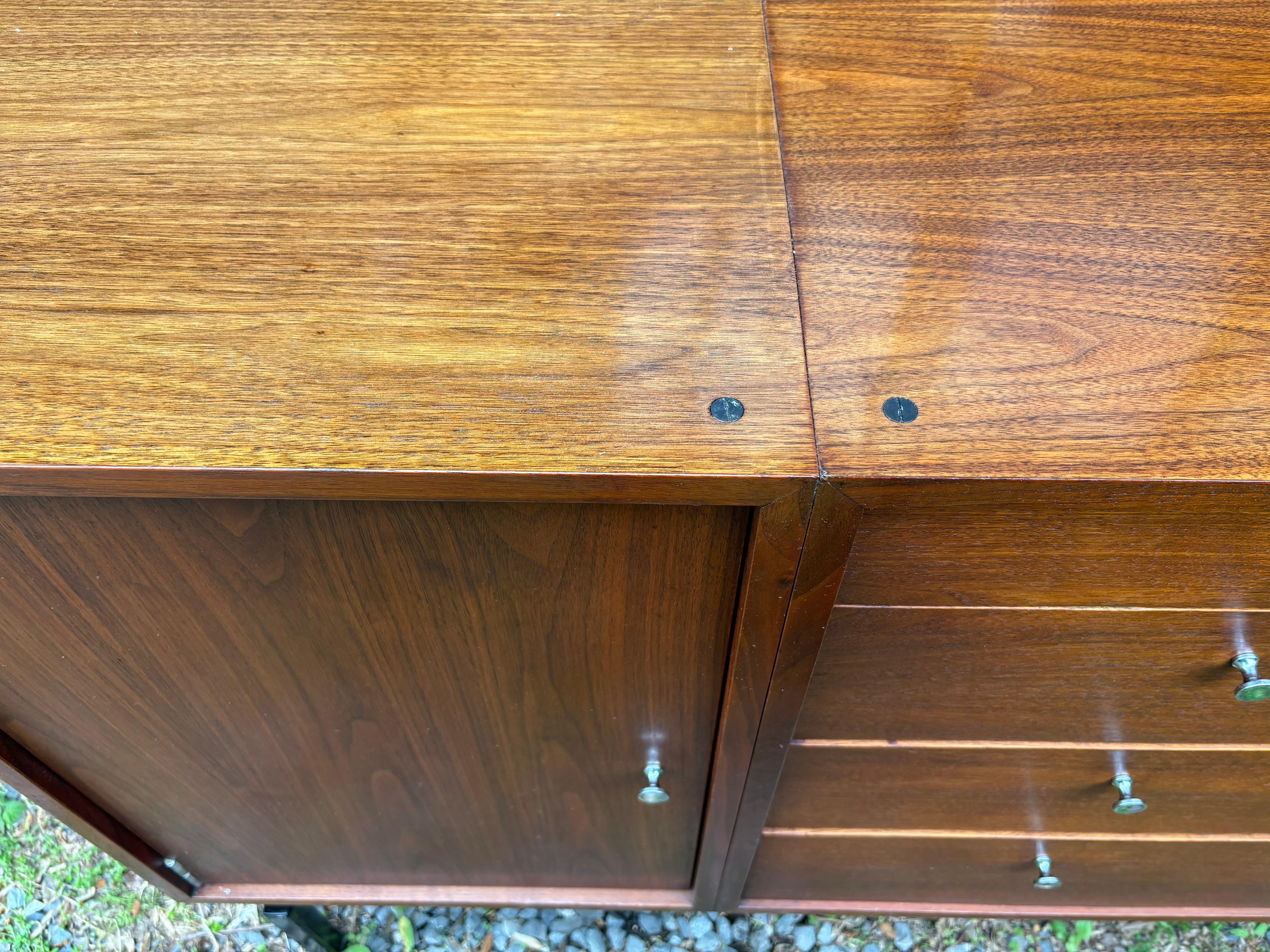 Walnut Credenza or Buffet in the Style of Knoll In Good Condition For Sale In Philadelphia, PA
