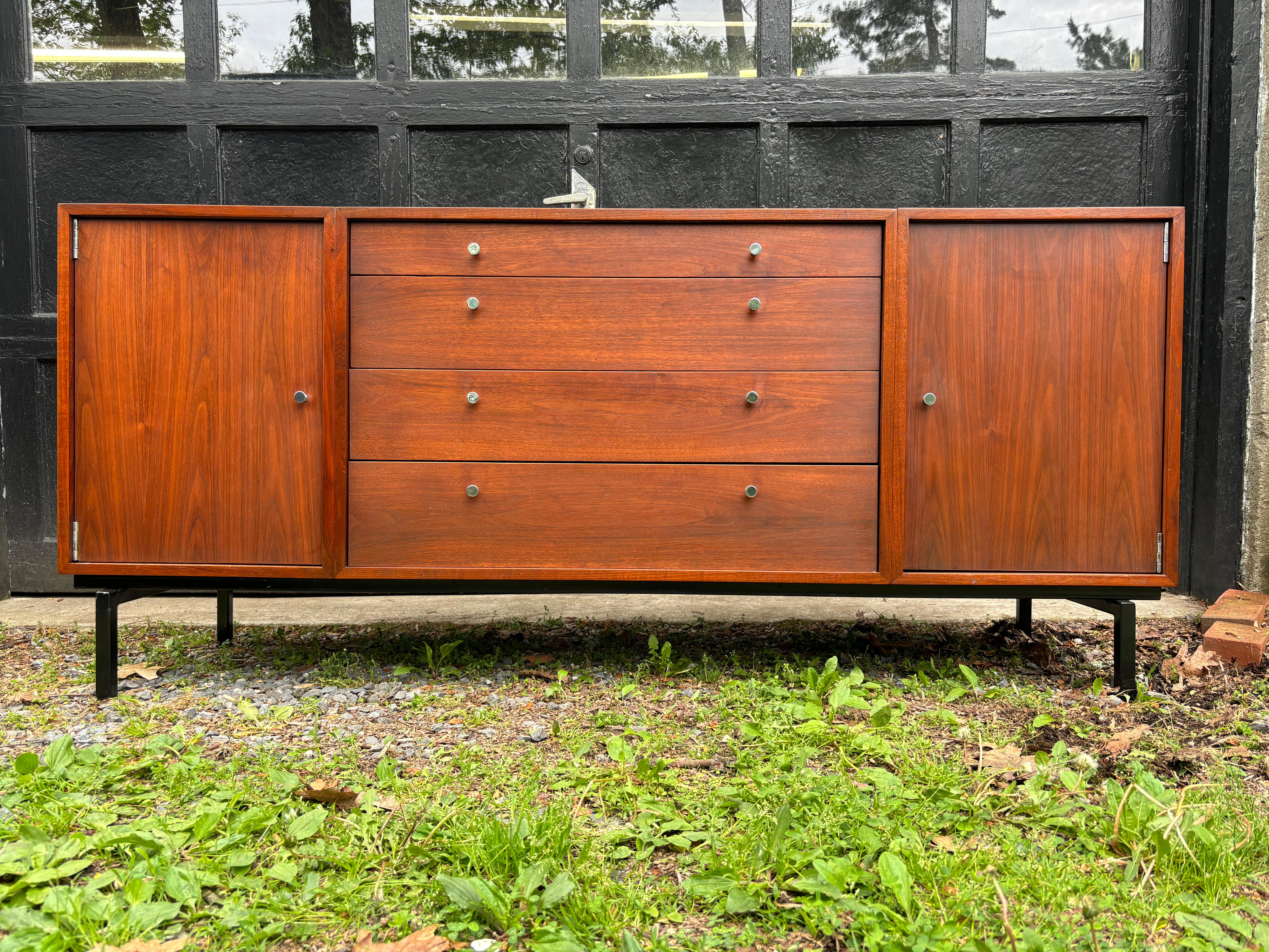 Mid-20th Century Walnut Credenza or Buffet in the Style of Knoll For Sale